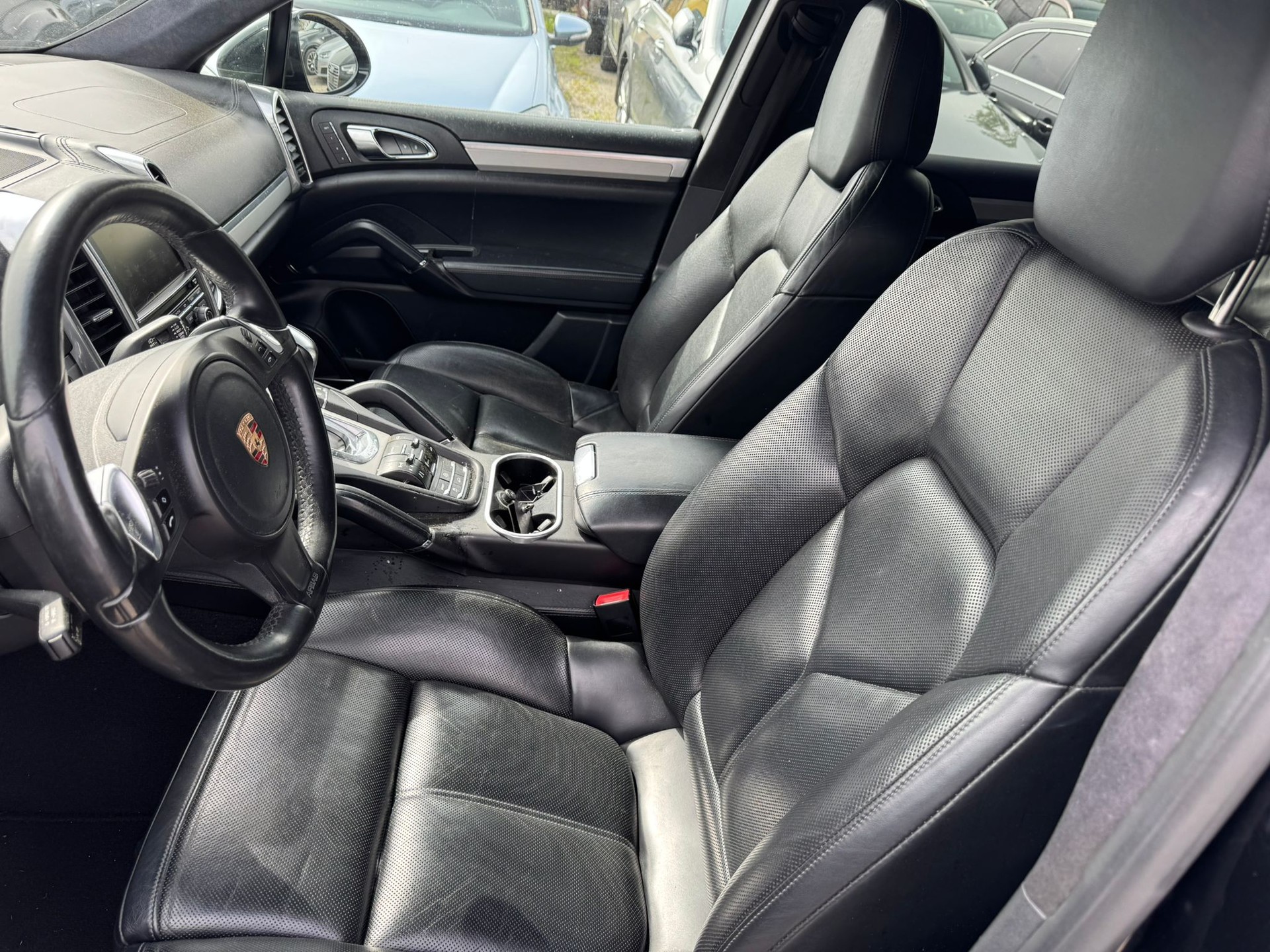 PORSCHE Cayenne Turbo-image-12
