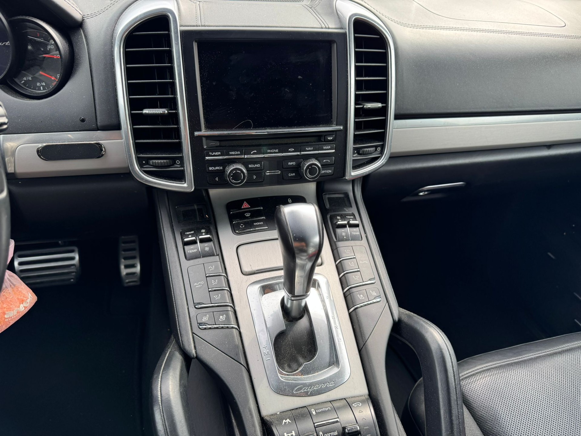 PORSCHE Cayenne Turbo-image-13