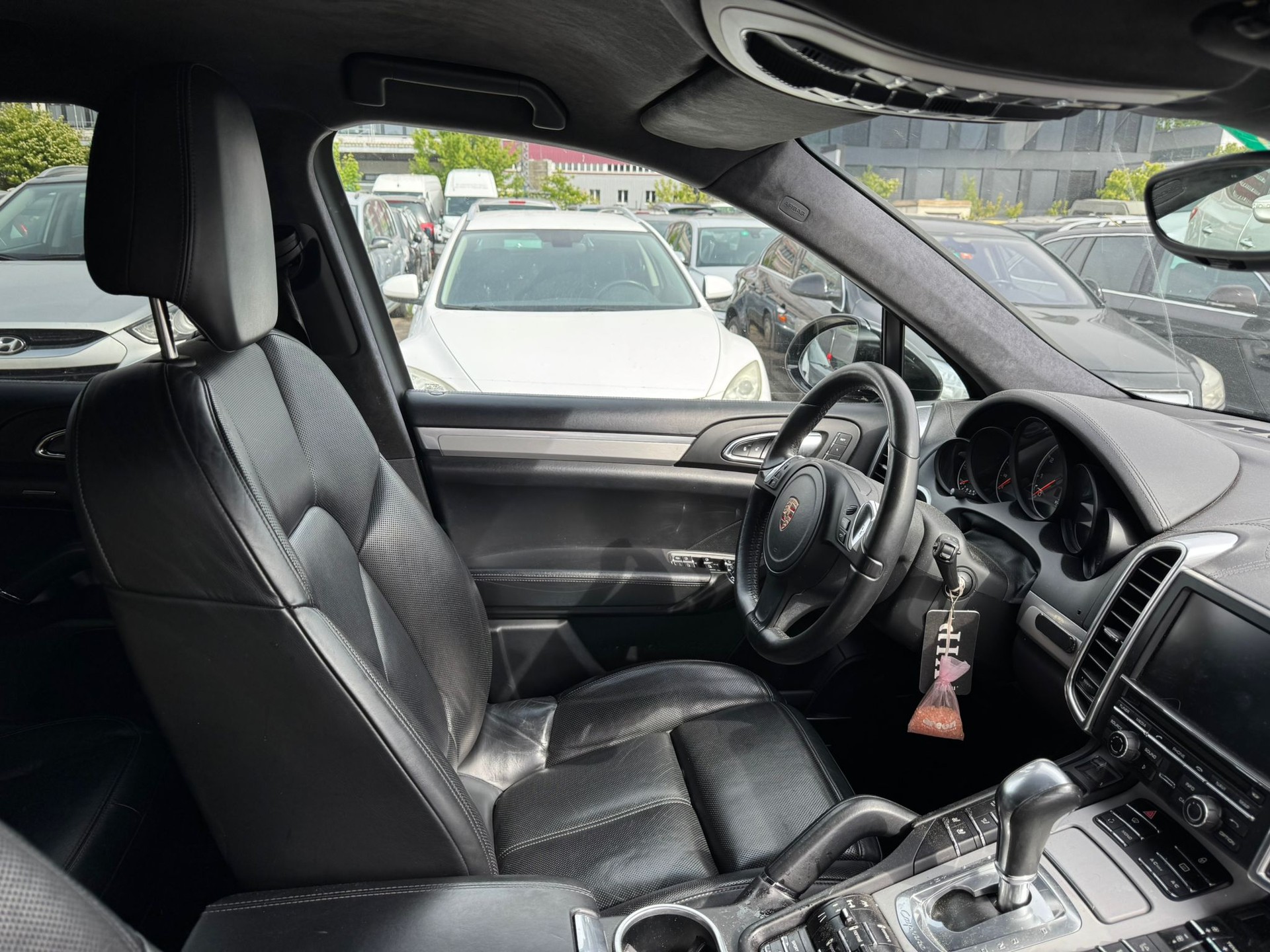 PORSCHE Cayenne Turbo-image-8