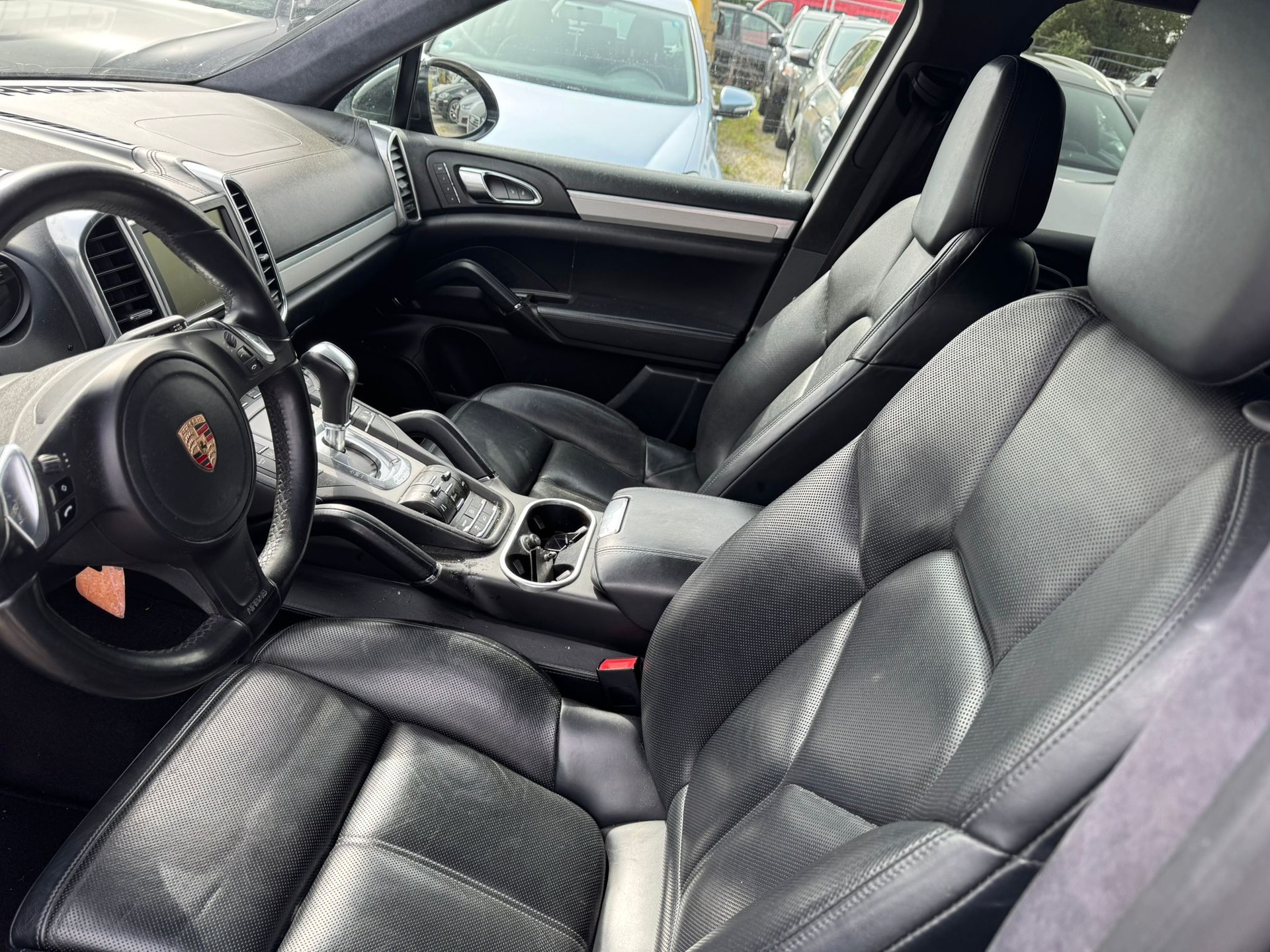 PORSCHE Cayenne Turbo-image-11