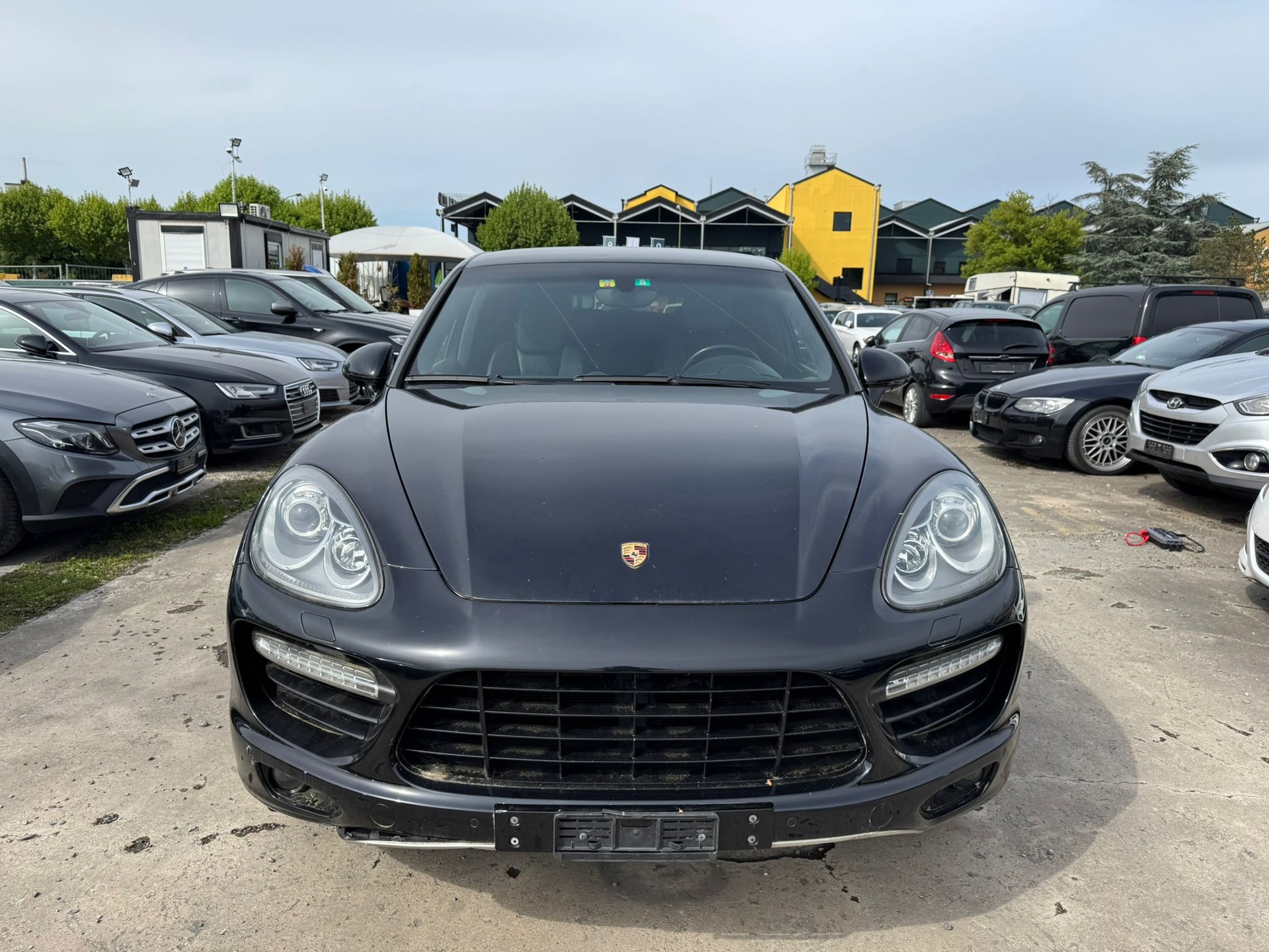 PORSCHE Cayenne Turbo-image-1