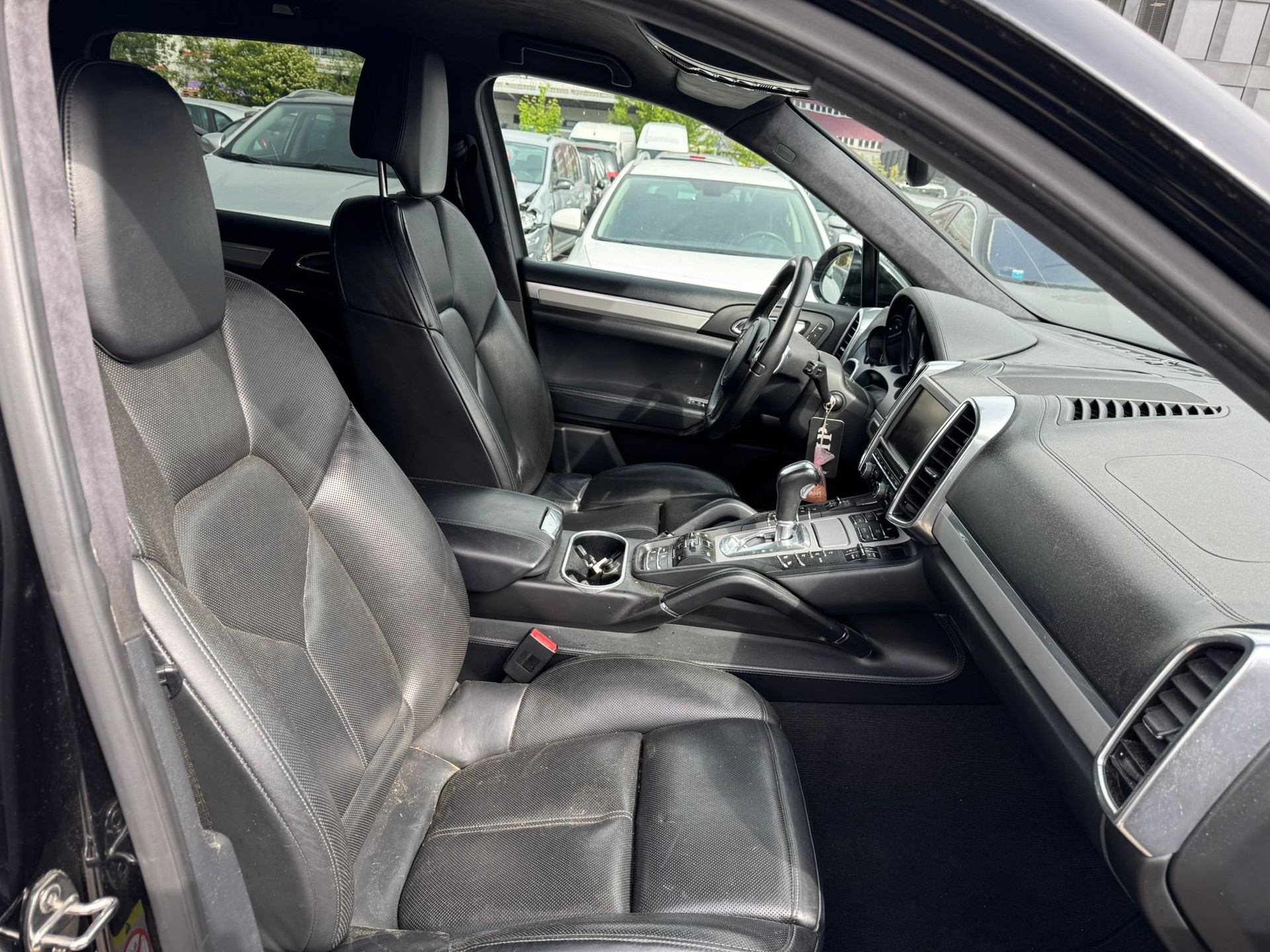 PORSCHE Cayenne Turbo-image-2