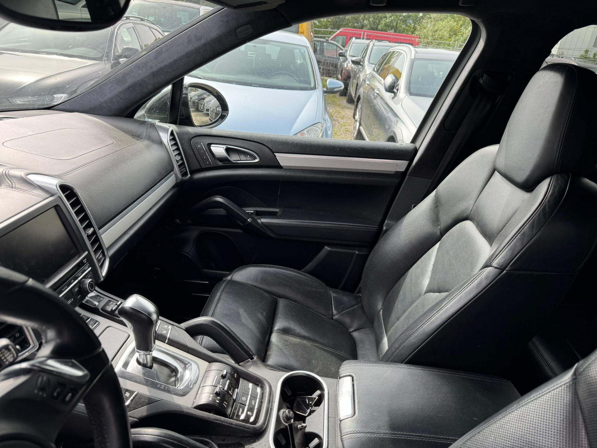PORSCHE Cayenne Turbo-image-14