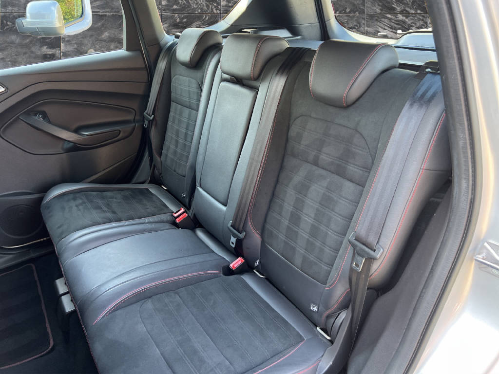 FORD Kuga 2.0 TDCi 150 ST-Line-image-7