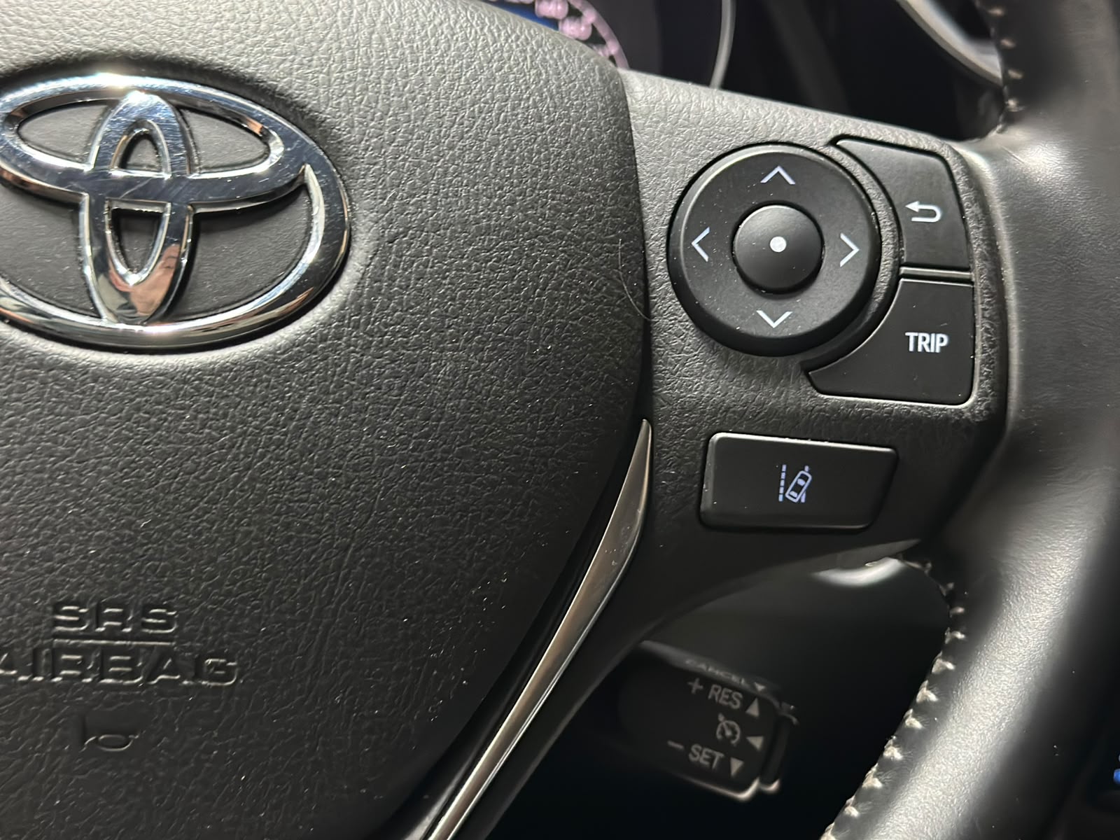 TOYOTA Auris 1.8 HSD Trend e-CVT-image-10