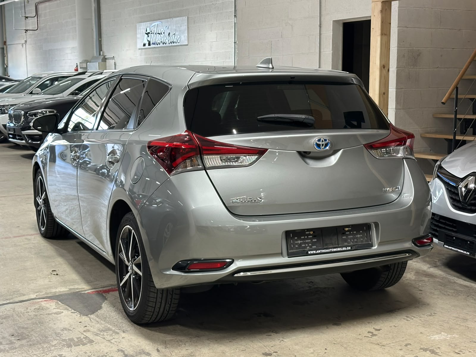 TOYOTA Auris 1.8 HSD Trend e-CVT-image-3