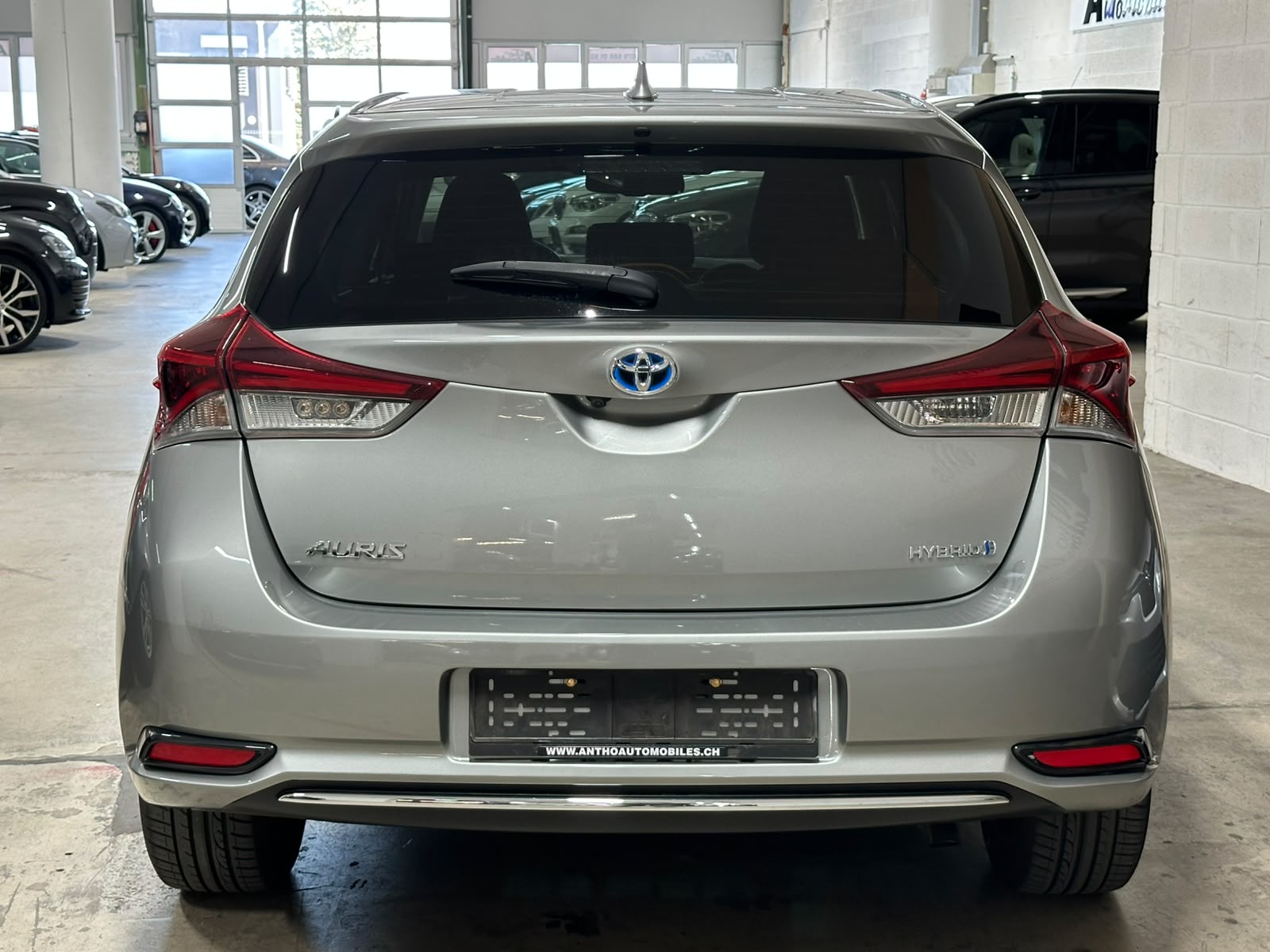 TOYOTA Auris 1.8 HSD Trend e-CVT-image-5