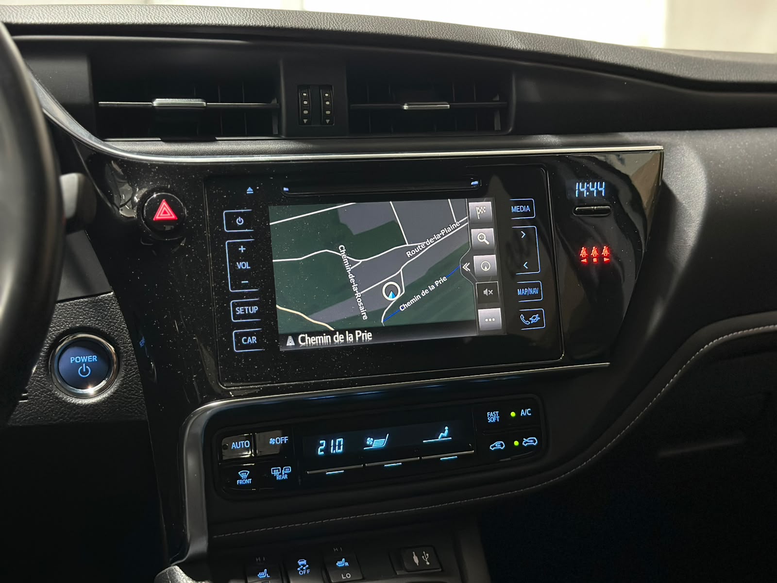 TOYOTA Auris 1.8 HSD Trend e-CVT-image-13