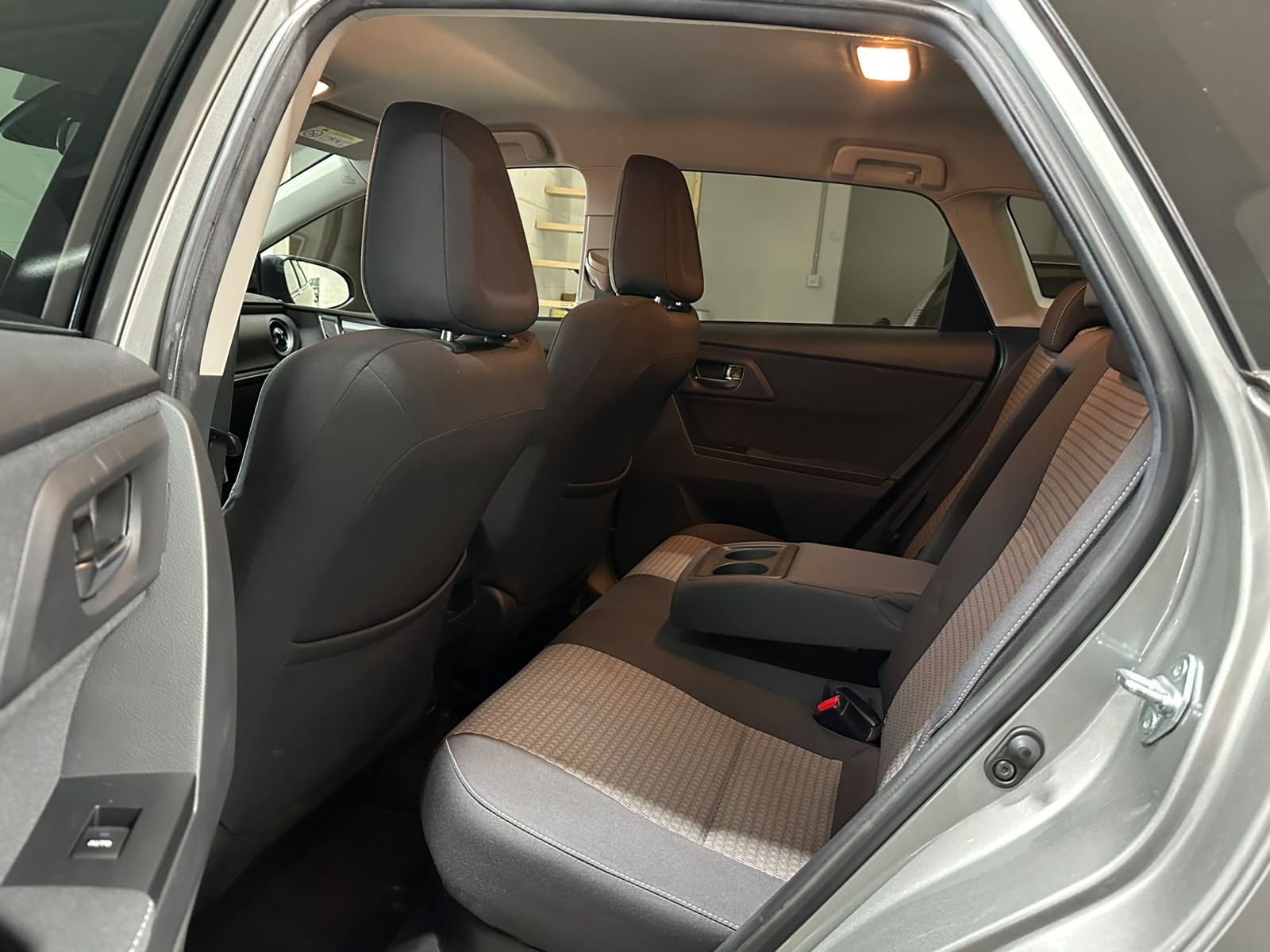 TOYOTA Auris 1.8 HSD Trend e-CVT-image-7
