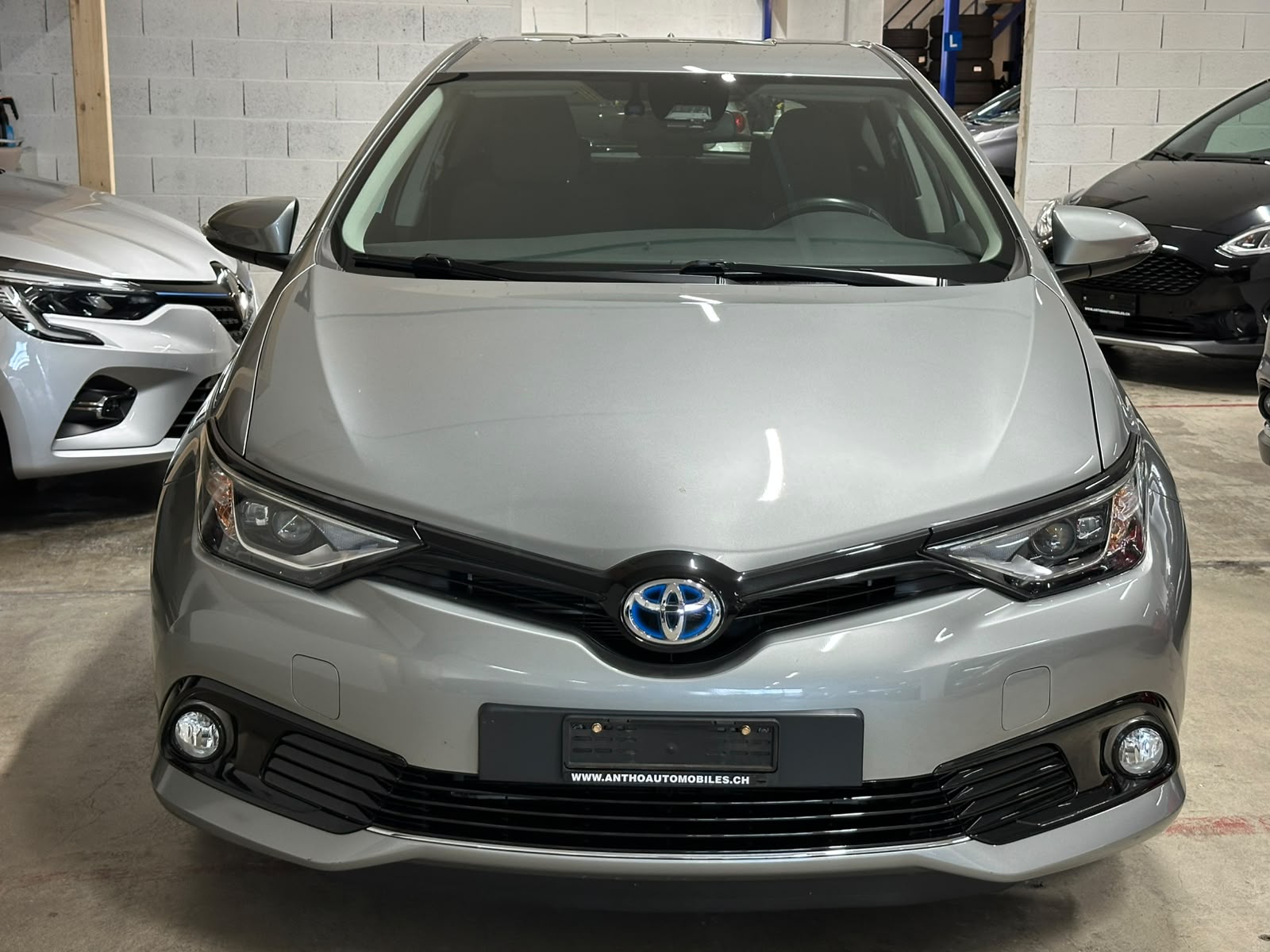 TOYOTA Auris 1.8 HSD Trend e-CVT-image-1