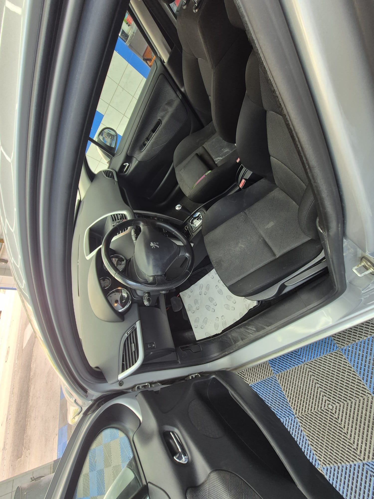 PEUGEOT 207 1.6 16V Black&Silver-image-9