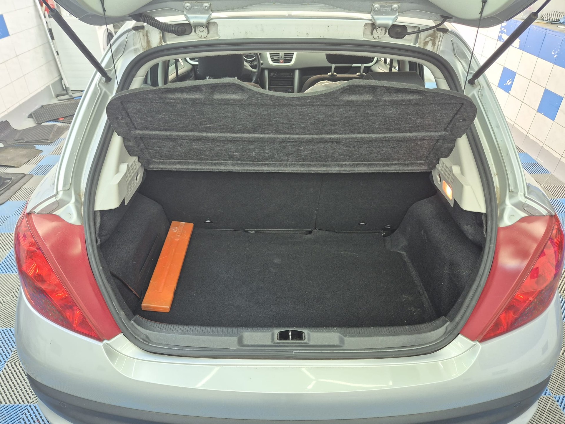 PEUGEOT 207 1.6 16V Black&Silver-image-11