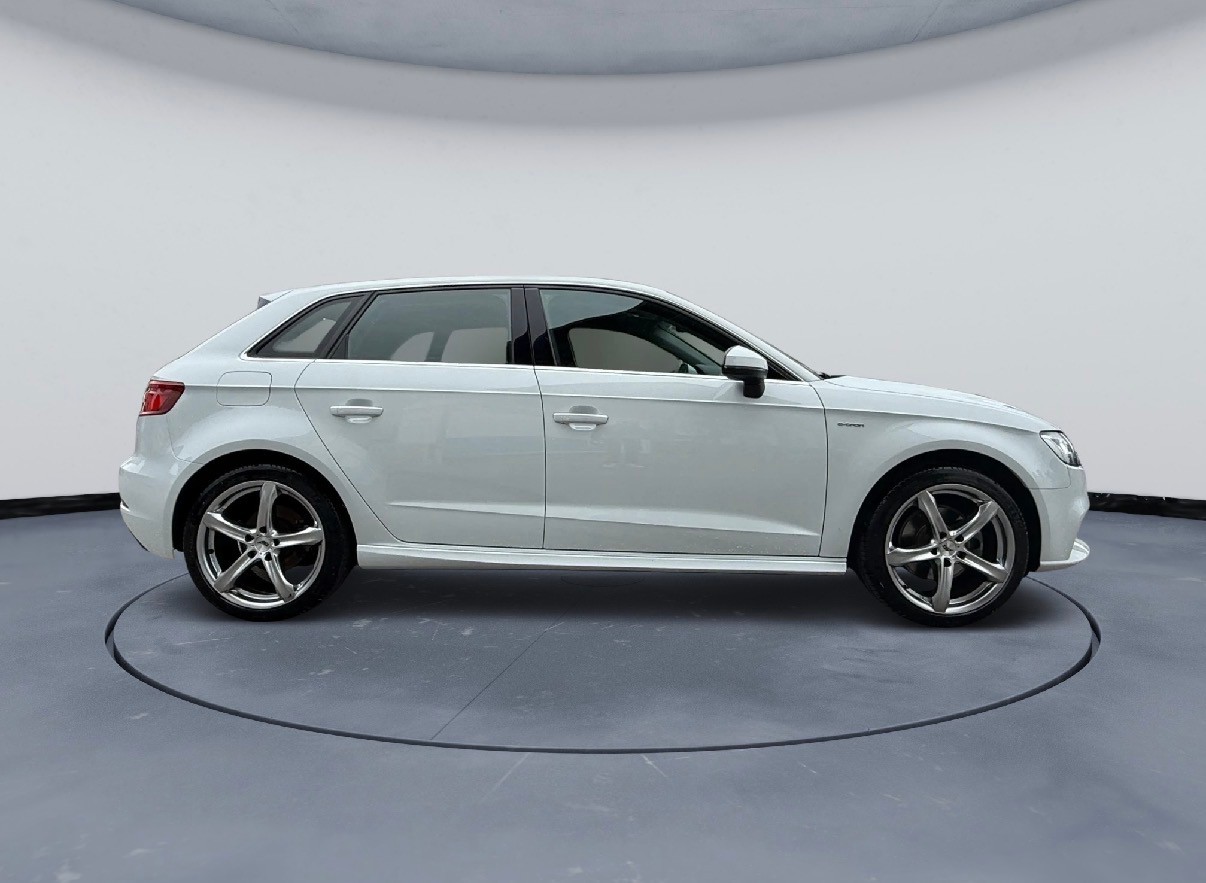 AUDI A3 Sportback 1.4 e-tron Sport S-tronic-image-3