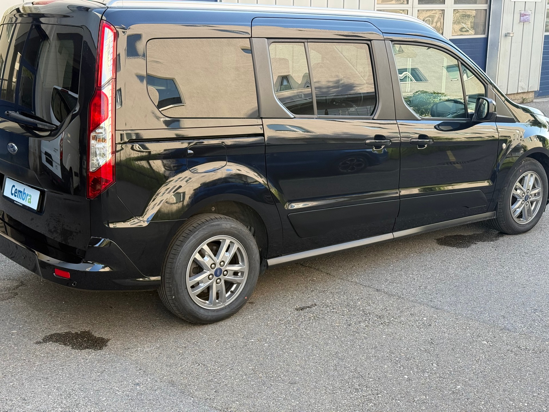 FORD Tourneo Connect 1.5 EcoBlue Titanium Automat-image-4