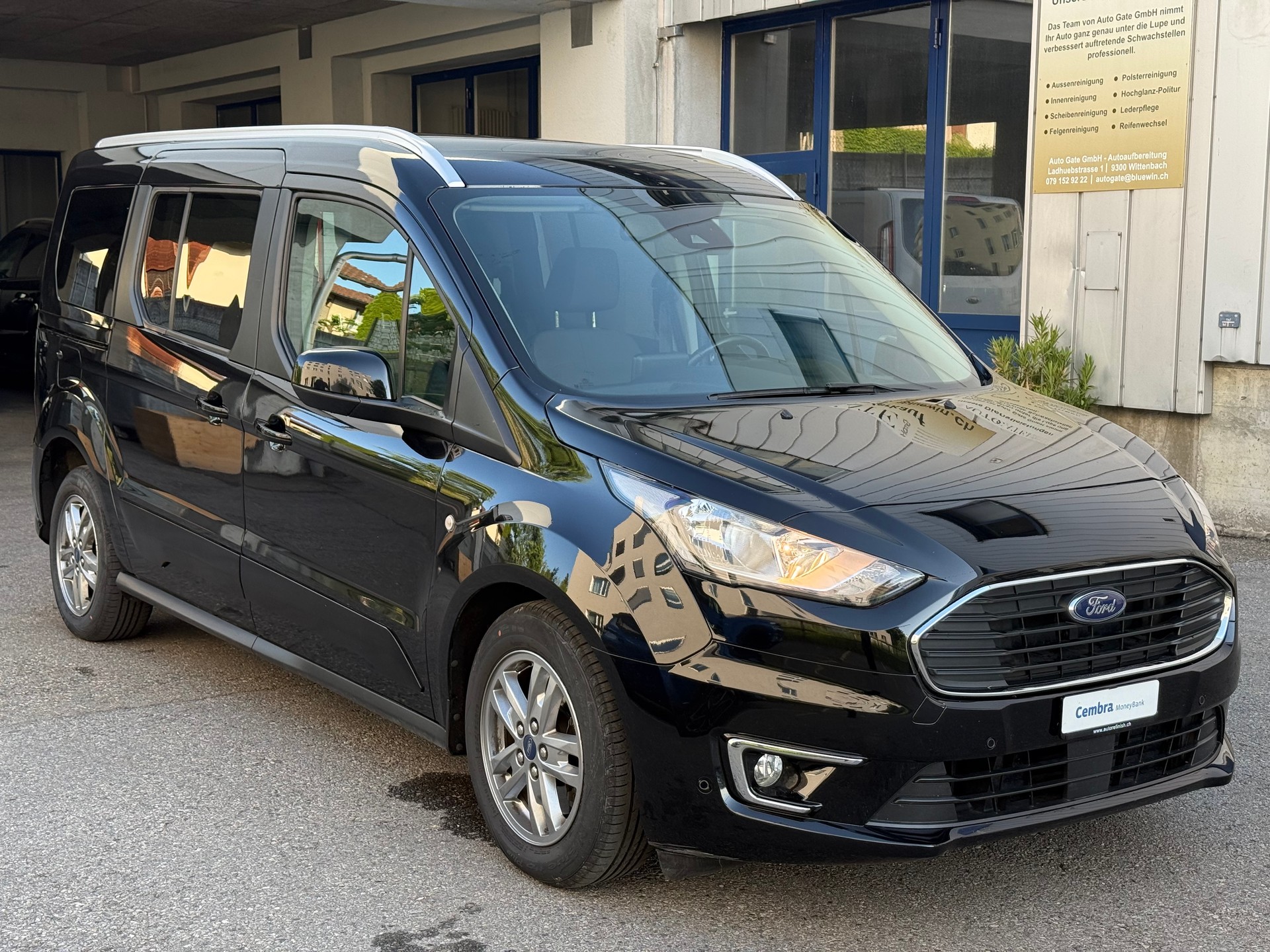 FORD Tourneo Connect 1.5 EcoBlue Titanium Automat-image-2
