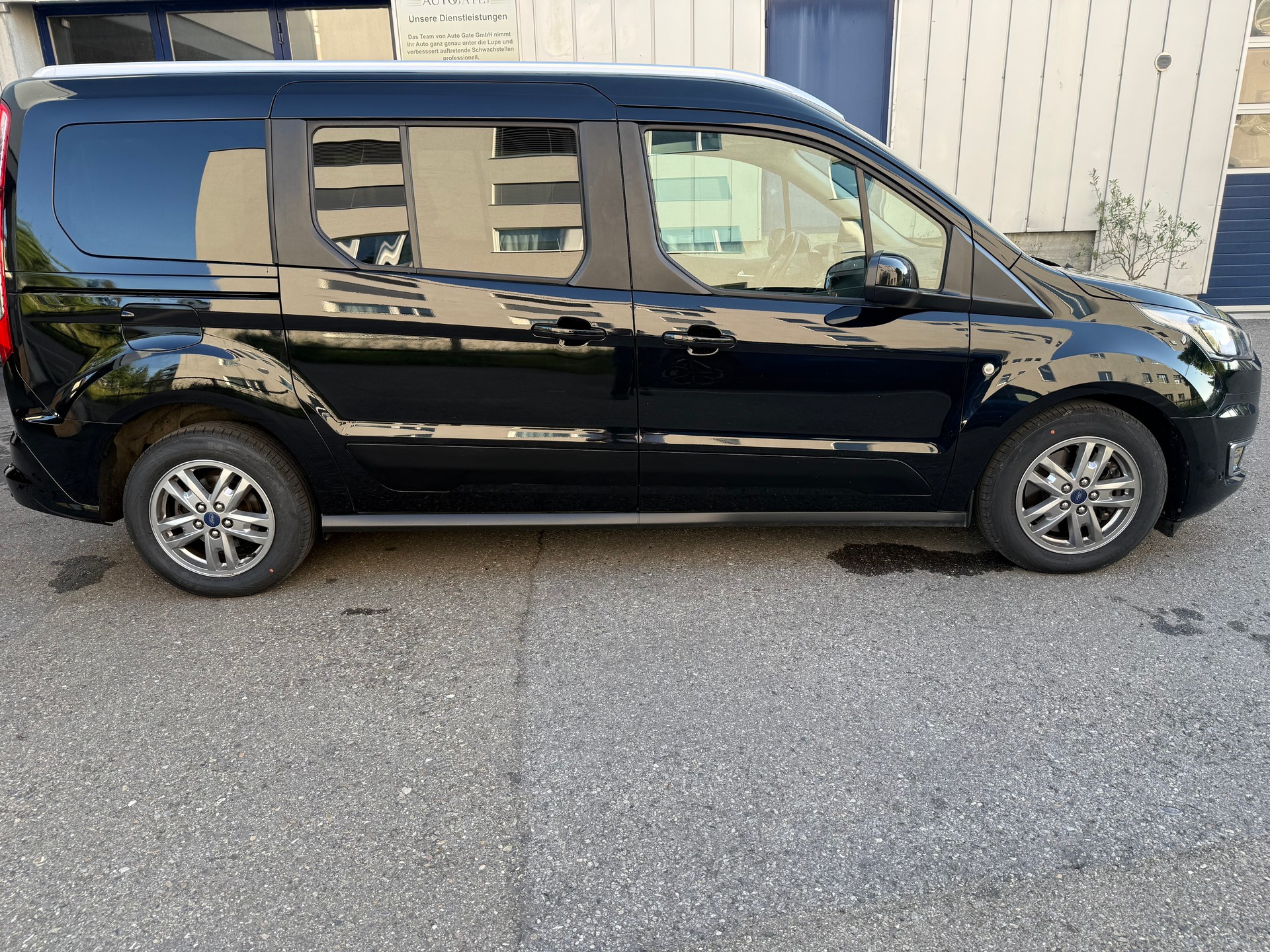 FORD Tourneo Connect 1.5 EcoBlue Titanium Automat-image-3
