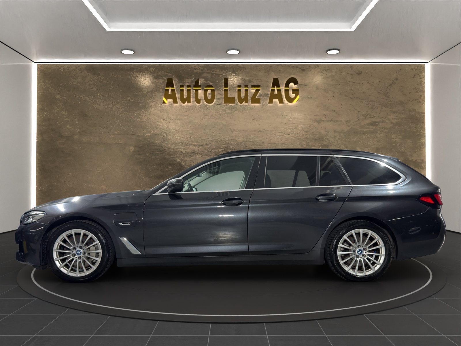 BMW 530e xDrive Touring Steptronic-image-5