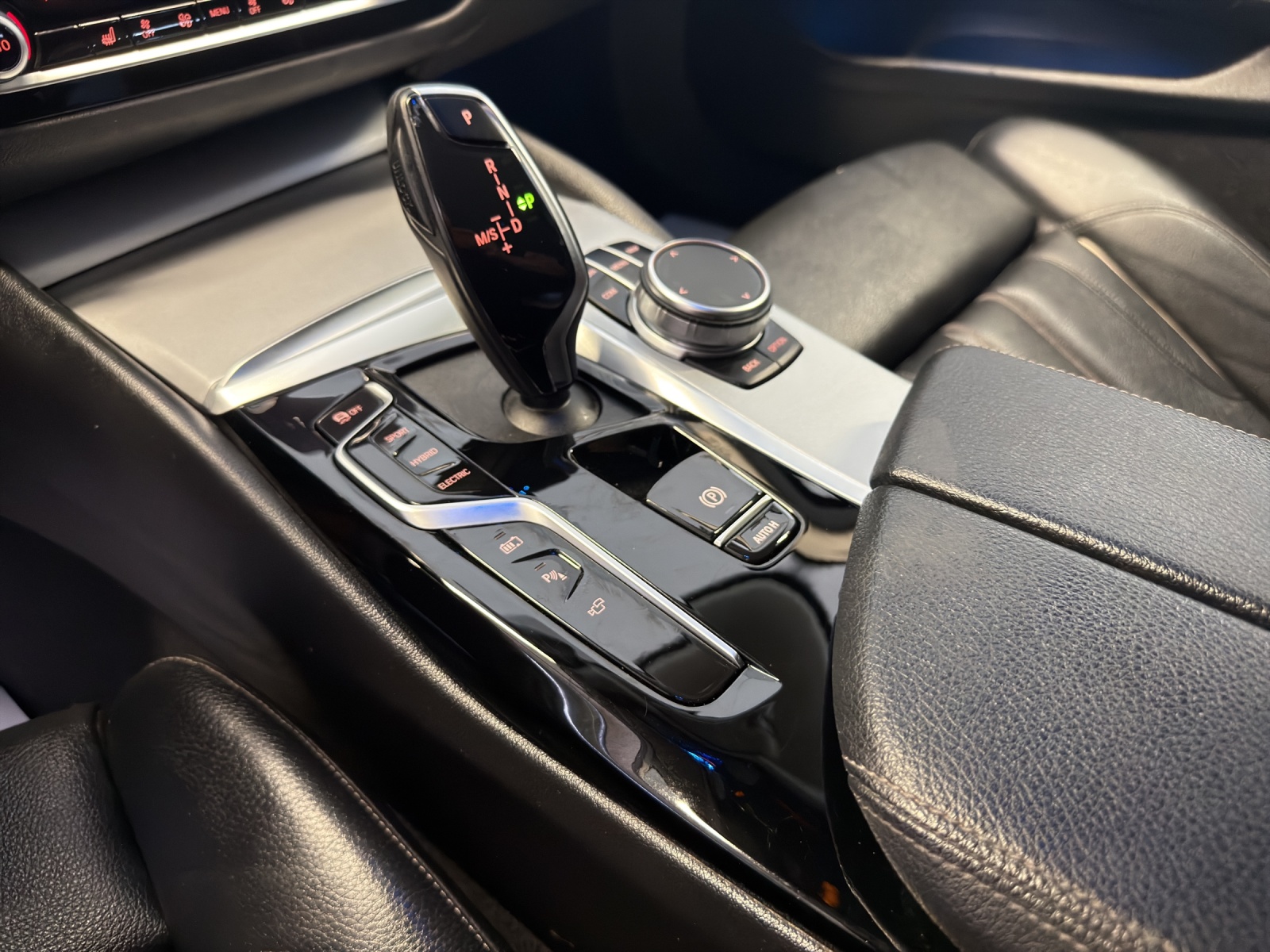 BMW 530e xDrive Touring Steptronic-image-10