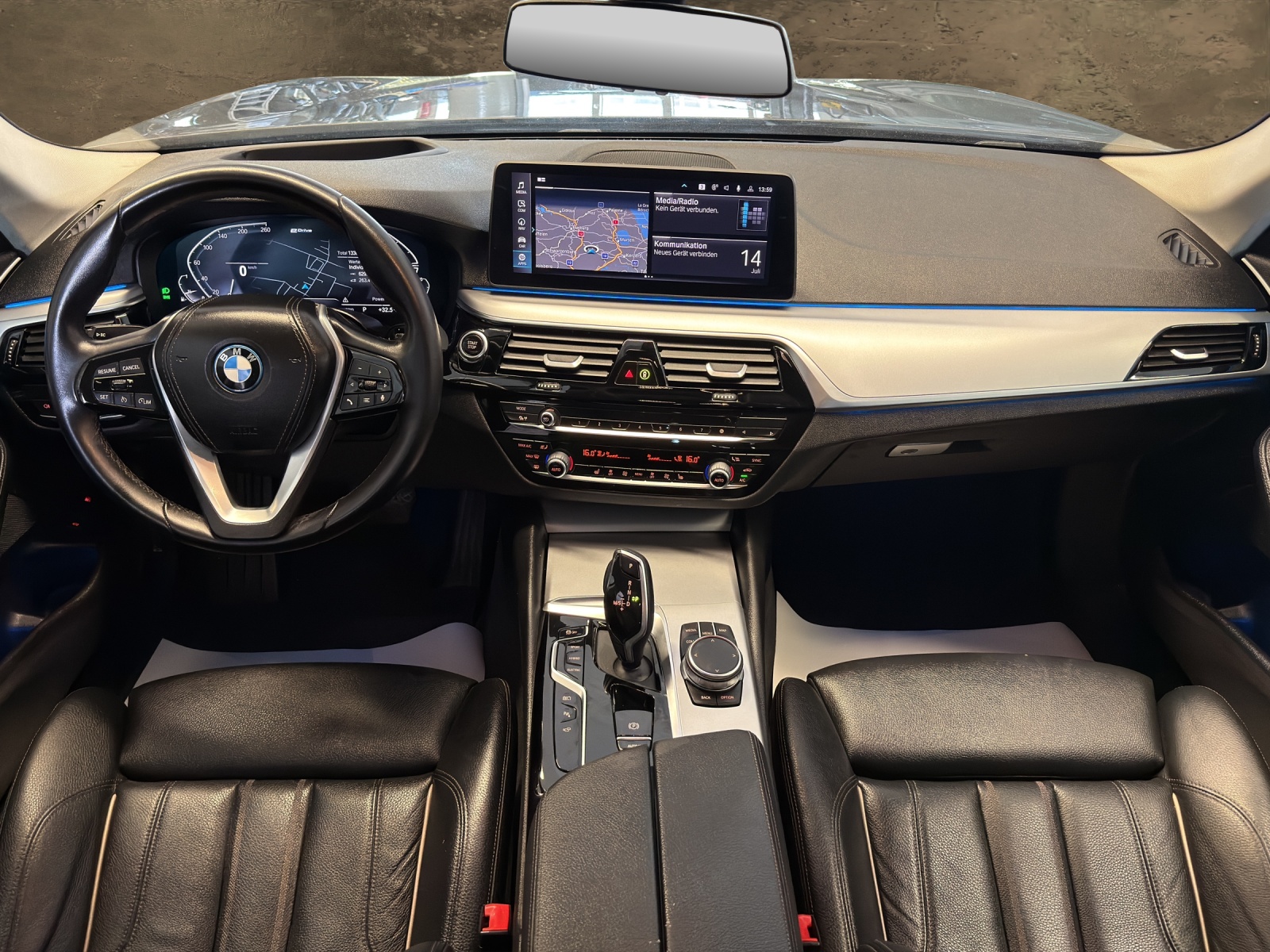 BMW 530e xDrive Touring Steptronic-showroom-element-3