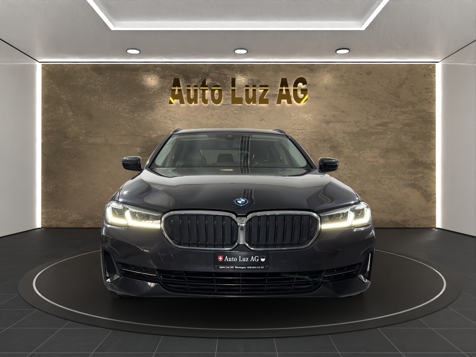 BMW 530e xDrive Touring Steptronic-showroom-element-1