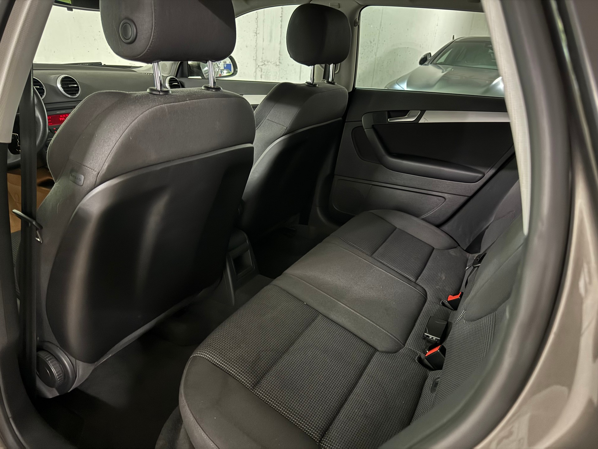 AUDI A3 Sportback 1.8 TFSI Attraction quattro-image-13