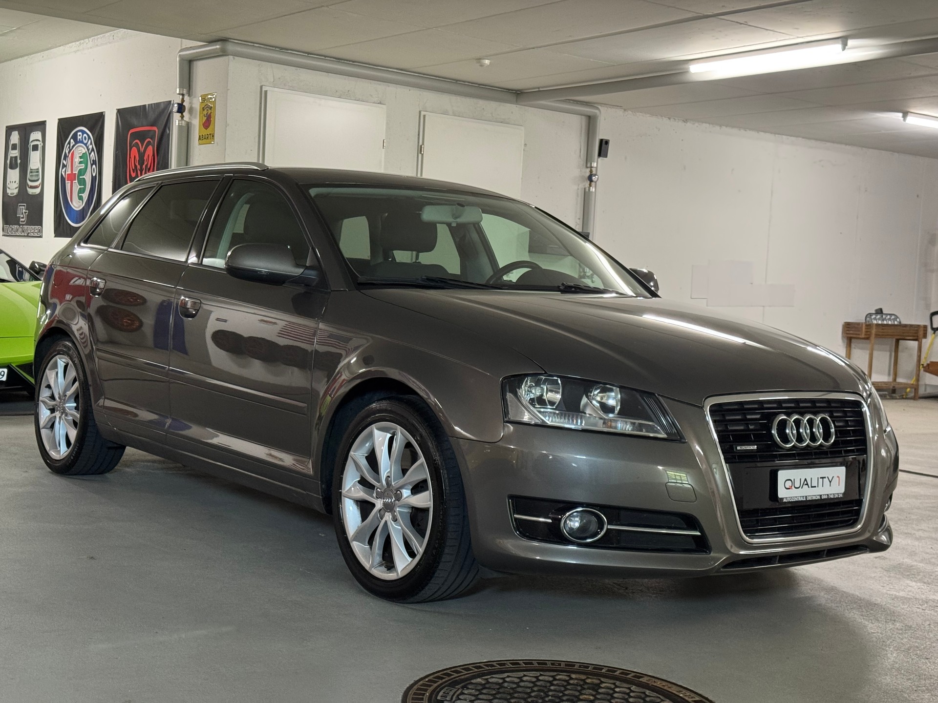 AUDI A3 Sportback 1.8 TFSI Attraction quattro-image-2