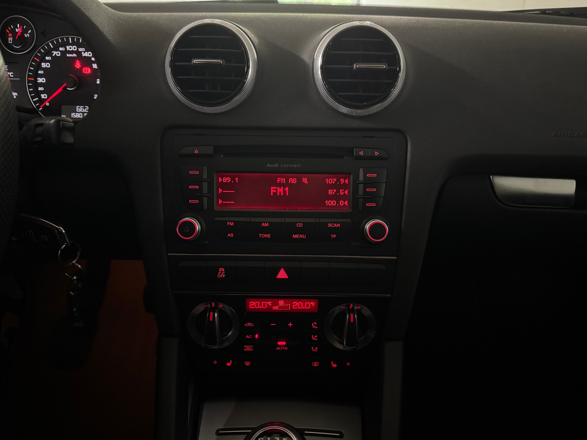 AUDI A3 Sportback 1.8 TFSI Attraction quattro-image-12