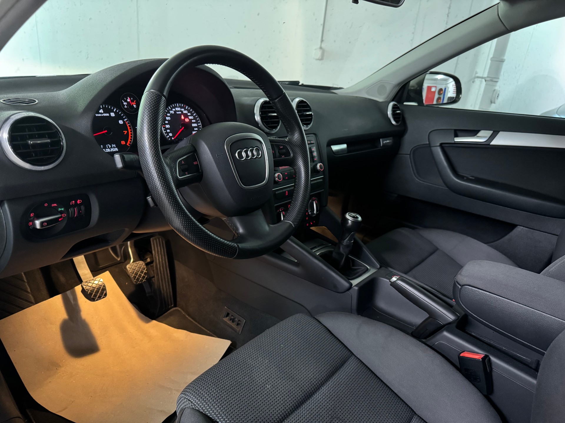 AUDI A3 Sportback 1.8 TFSI Attraction quattro-image-8