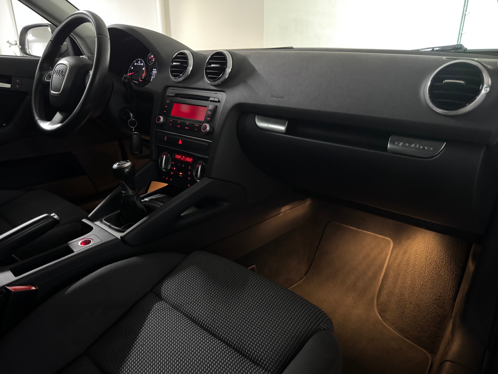 AUDI A3 Sportback 1.8 TFSI Attraction quattro-image-14