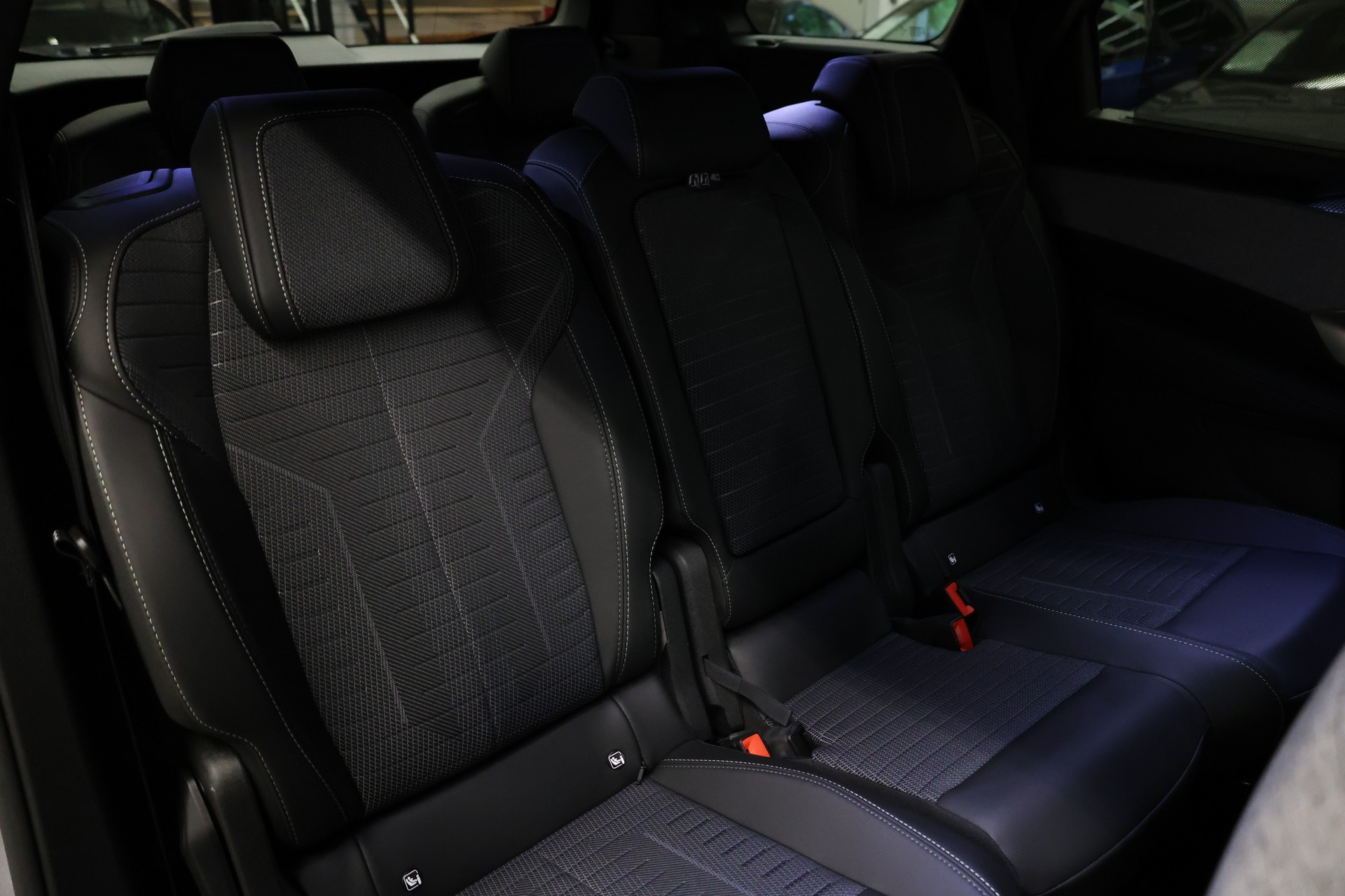 PEUGEOT 5008 1.2 Hybrid GT-image-33