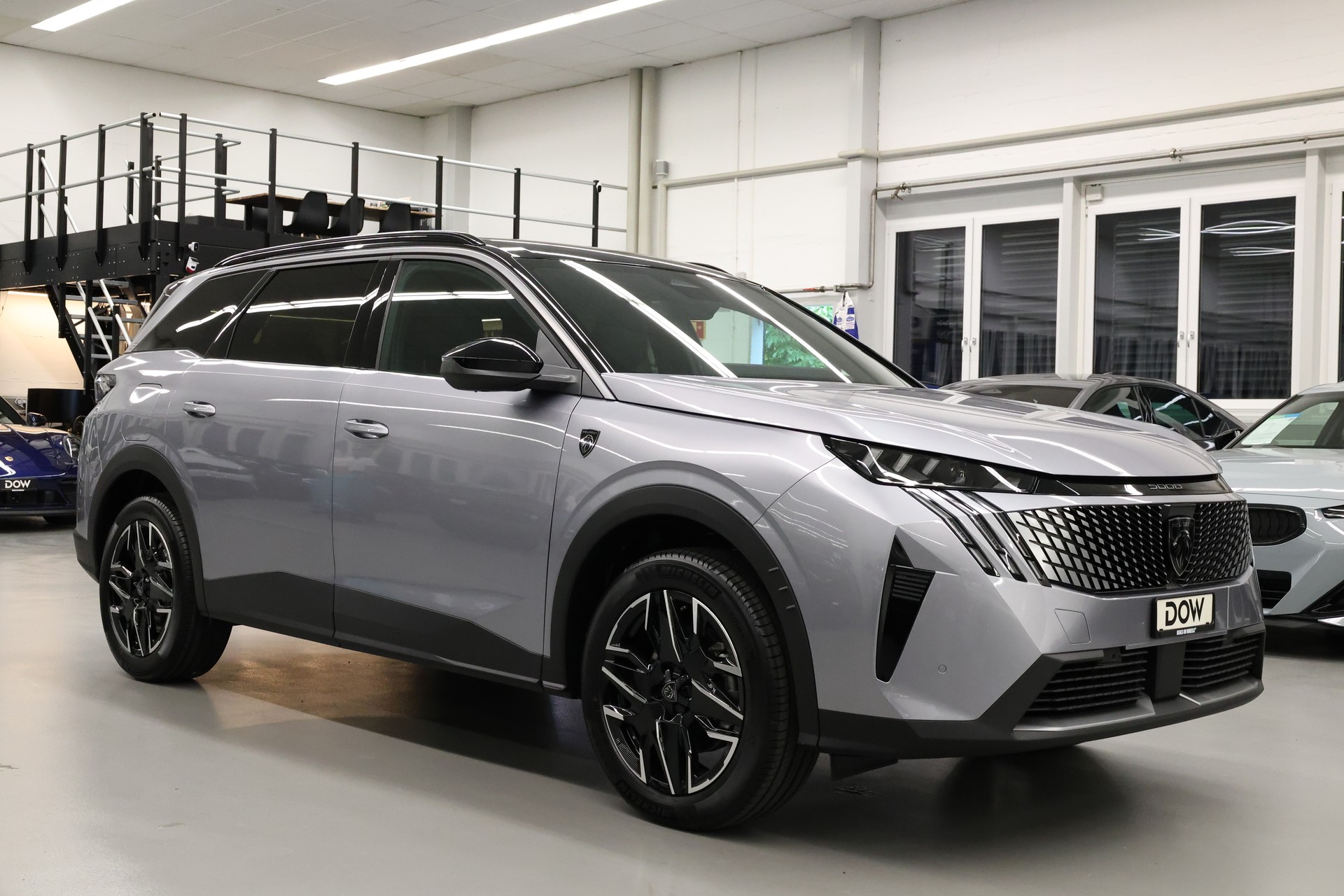 PEUGEOT 5008 1.2 Hybrid GT-image-1