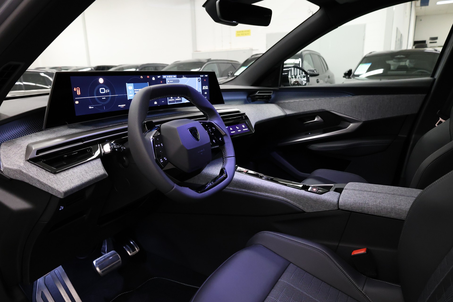 PEUGEOT 5008 1.2 Hybrid GT-image-22