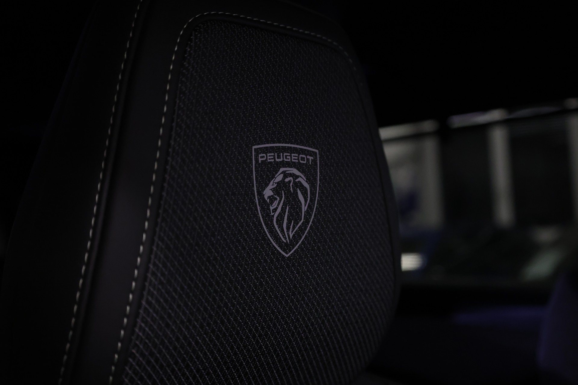 PEUGEOT 5008 1.2 Hybrid GT-image-31