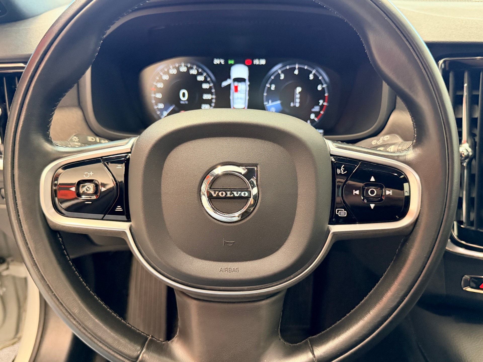 VOLVO V90 Cross Country T5 AWD Geartronic-image-24
