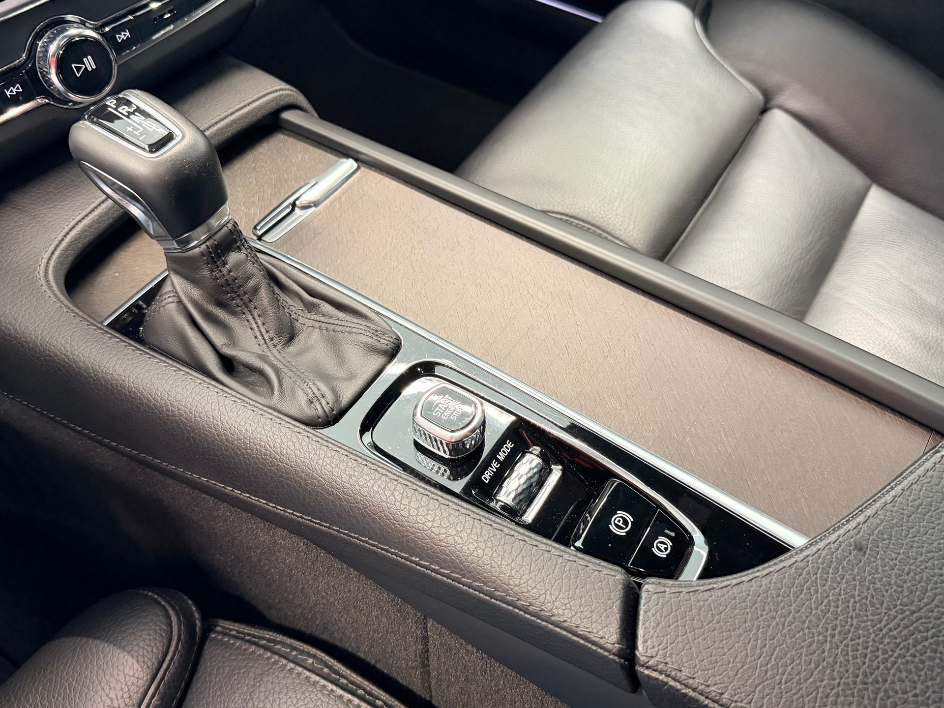 VOLVO V90 Cross Country T5 AWD Geartronic-image-21