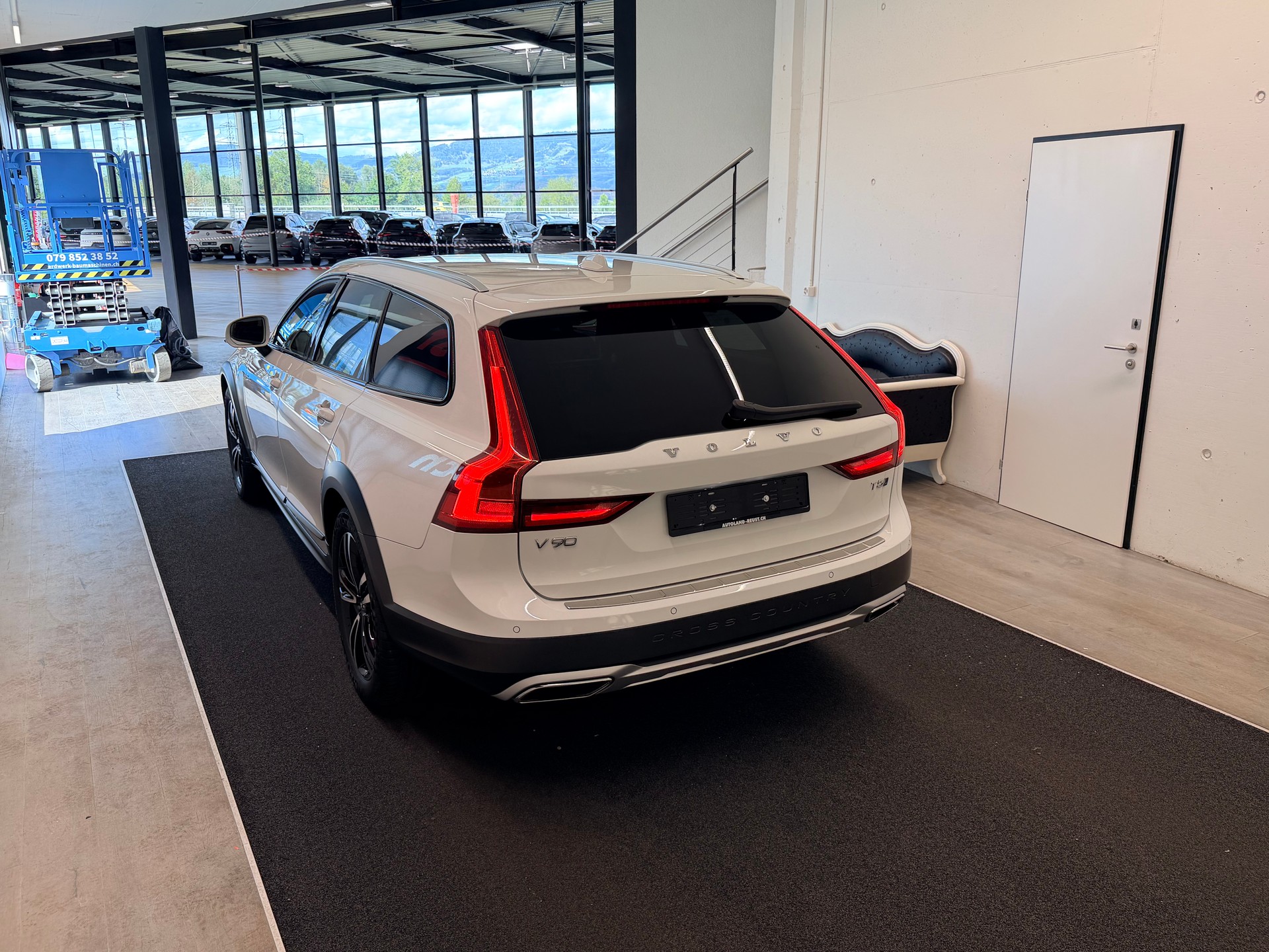 VOLVO V90 Cross Country T5 AWD Geartronic-image-8