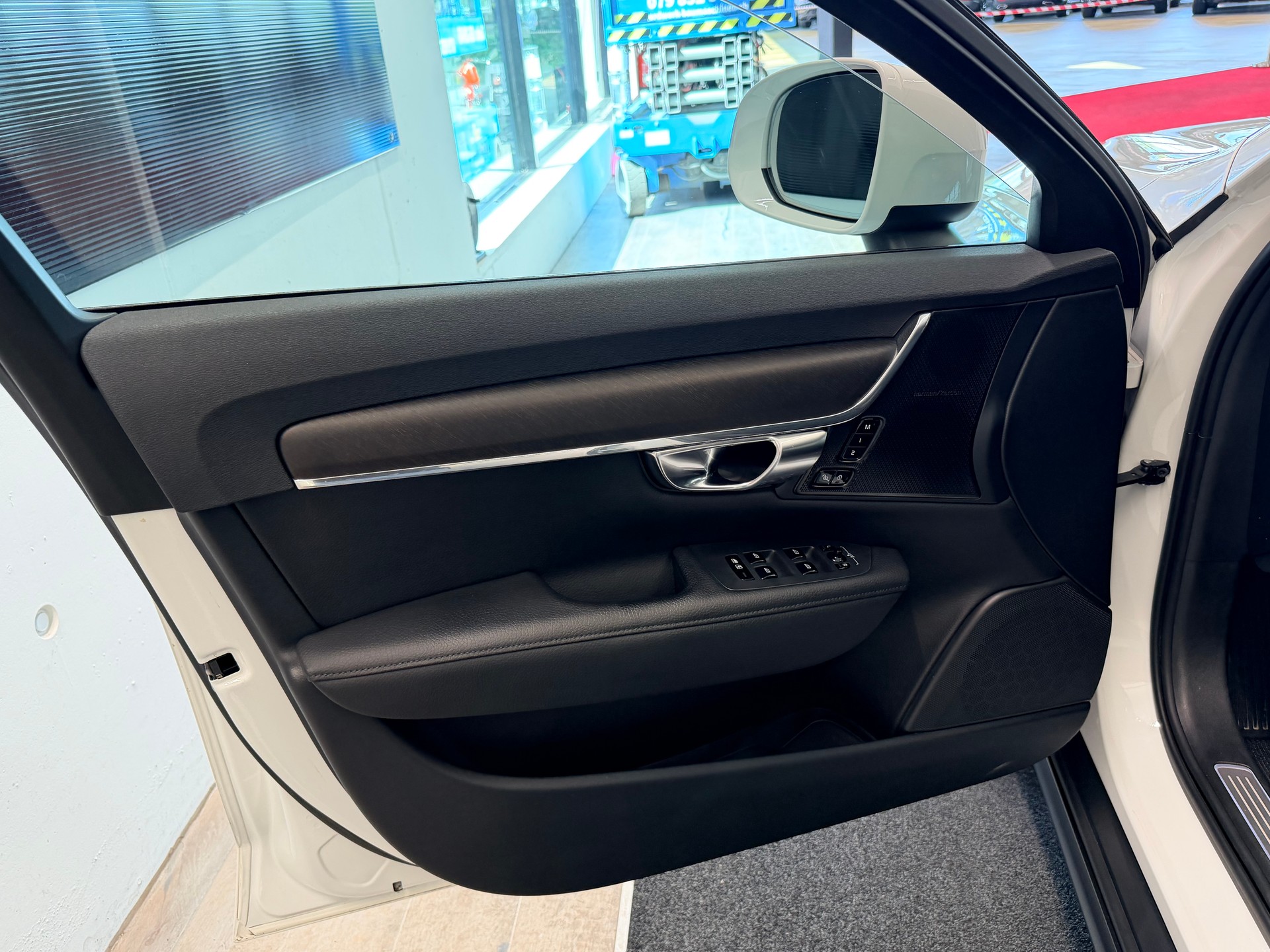 VOLVO V90 Cross Country T5 AWD Geartronic-image-12