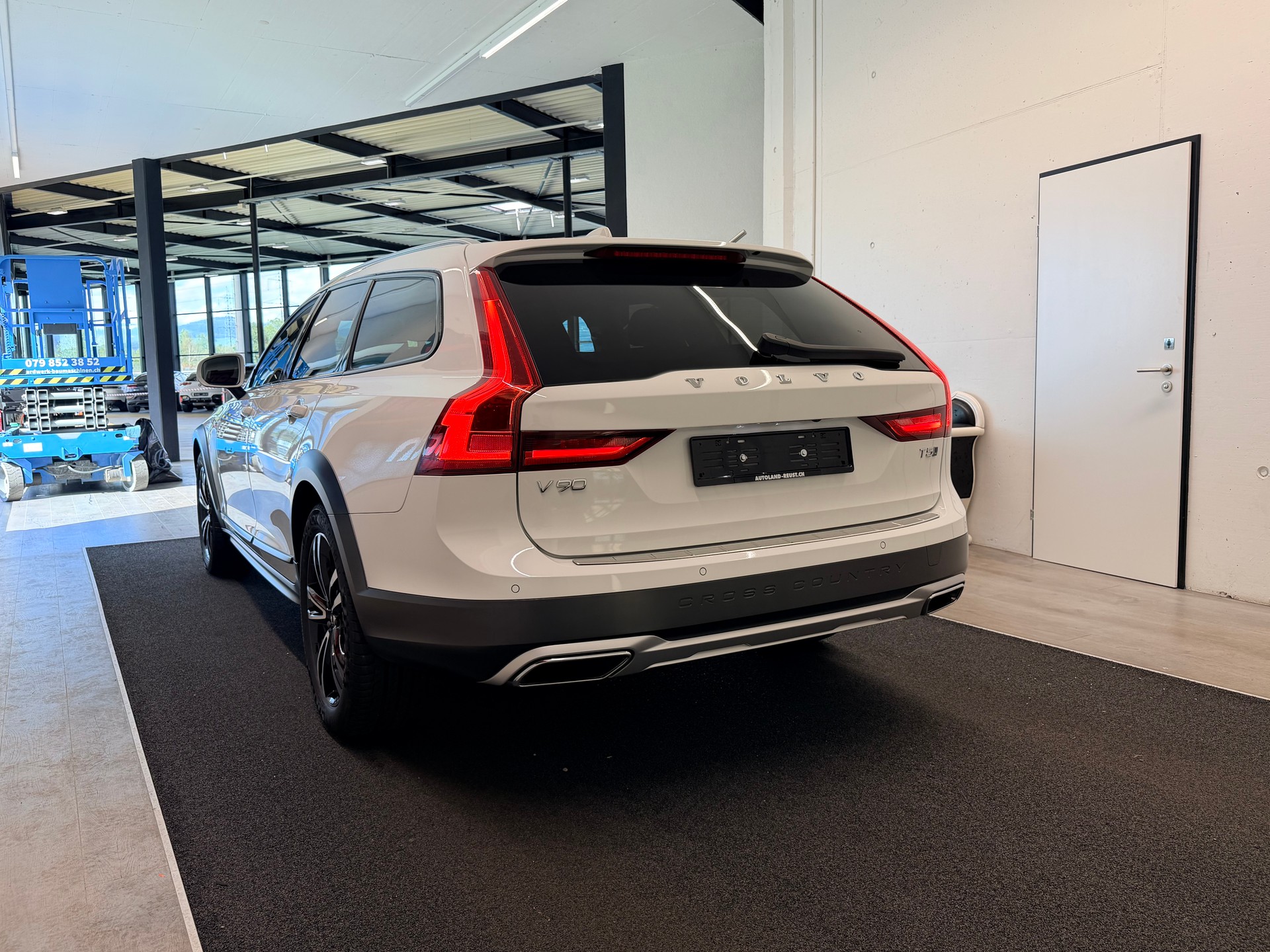 VOLVO V90 Cross Country T5 AWD Geartronic-image-7
