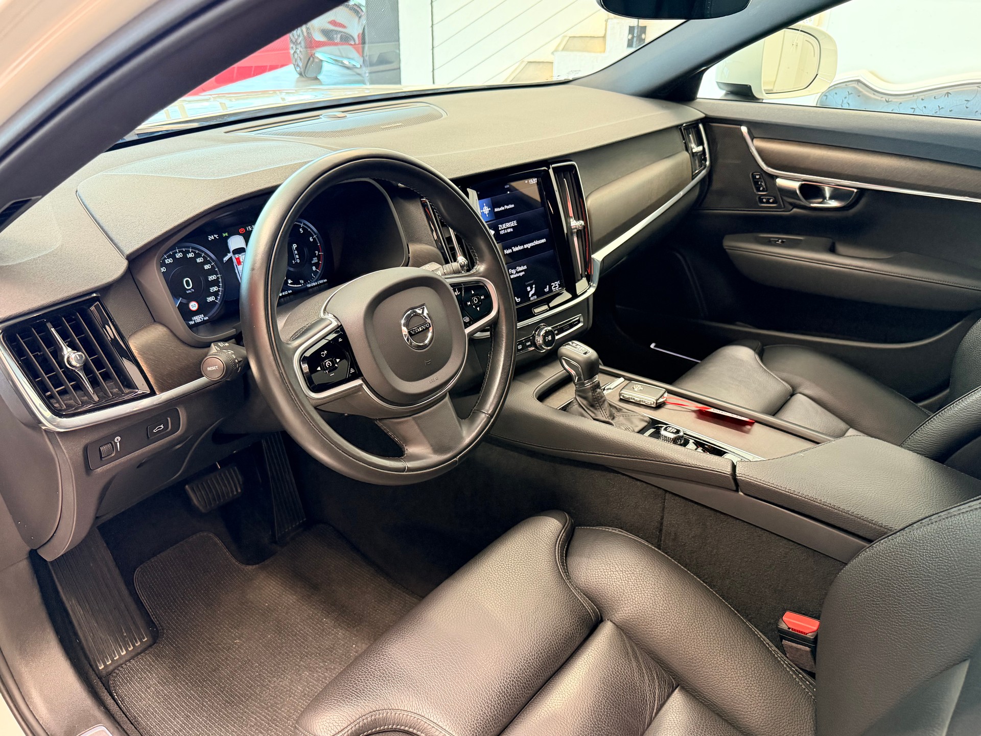 VOLVO V90 Cross Country T5 AWD Geartronic-image-11