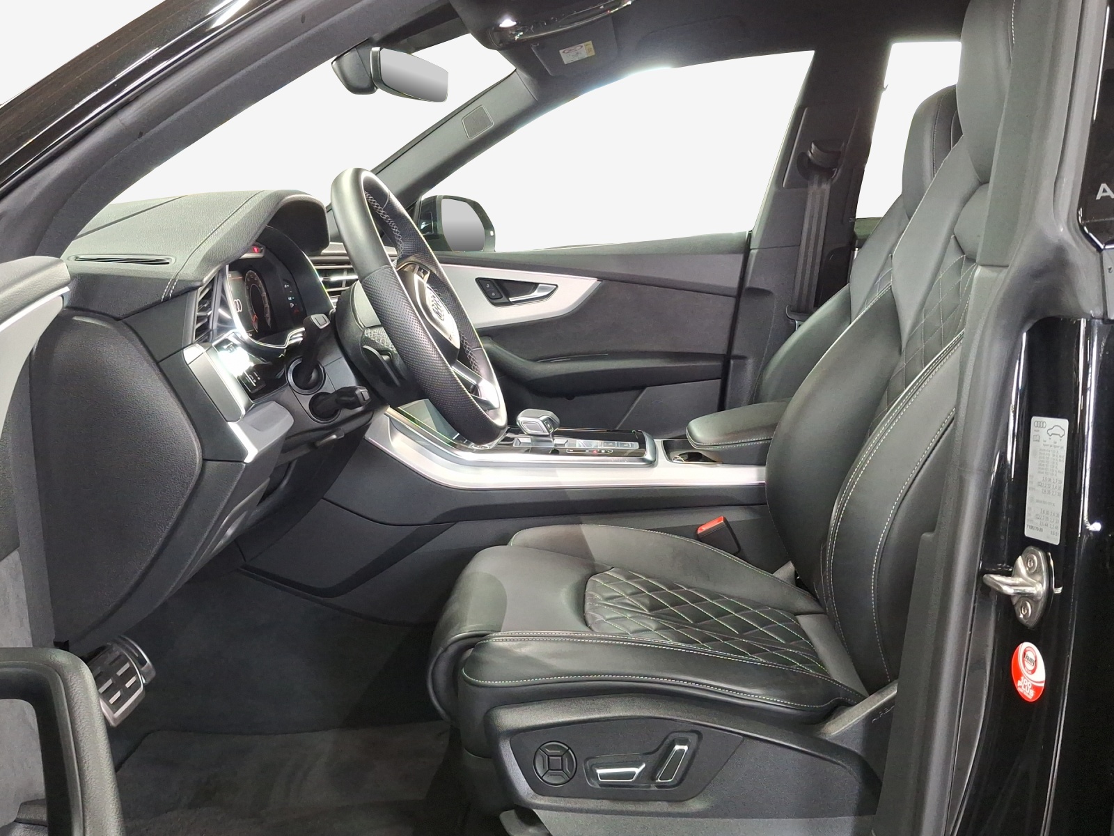 AUDI Q8 SUV 45 TDI quattro tiptronic-image-7