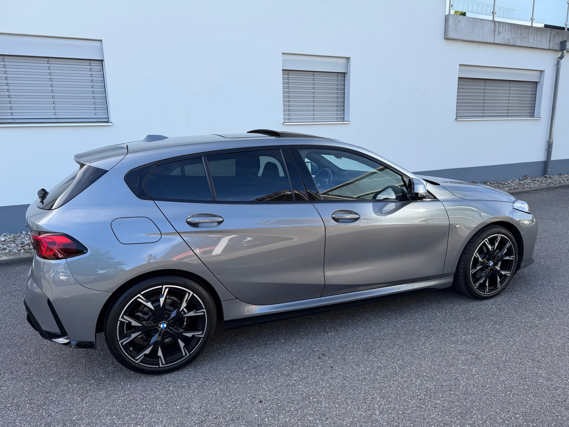 BMW 118d M Sport Pro Steptronic-image-4