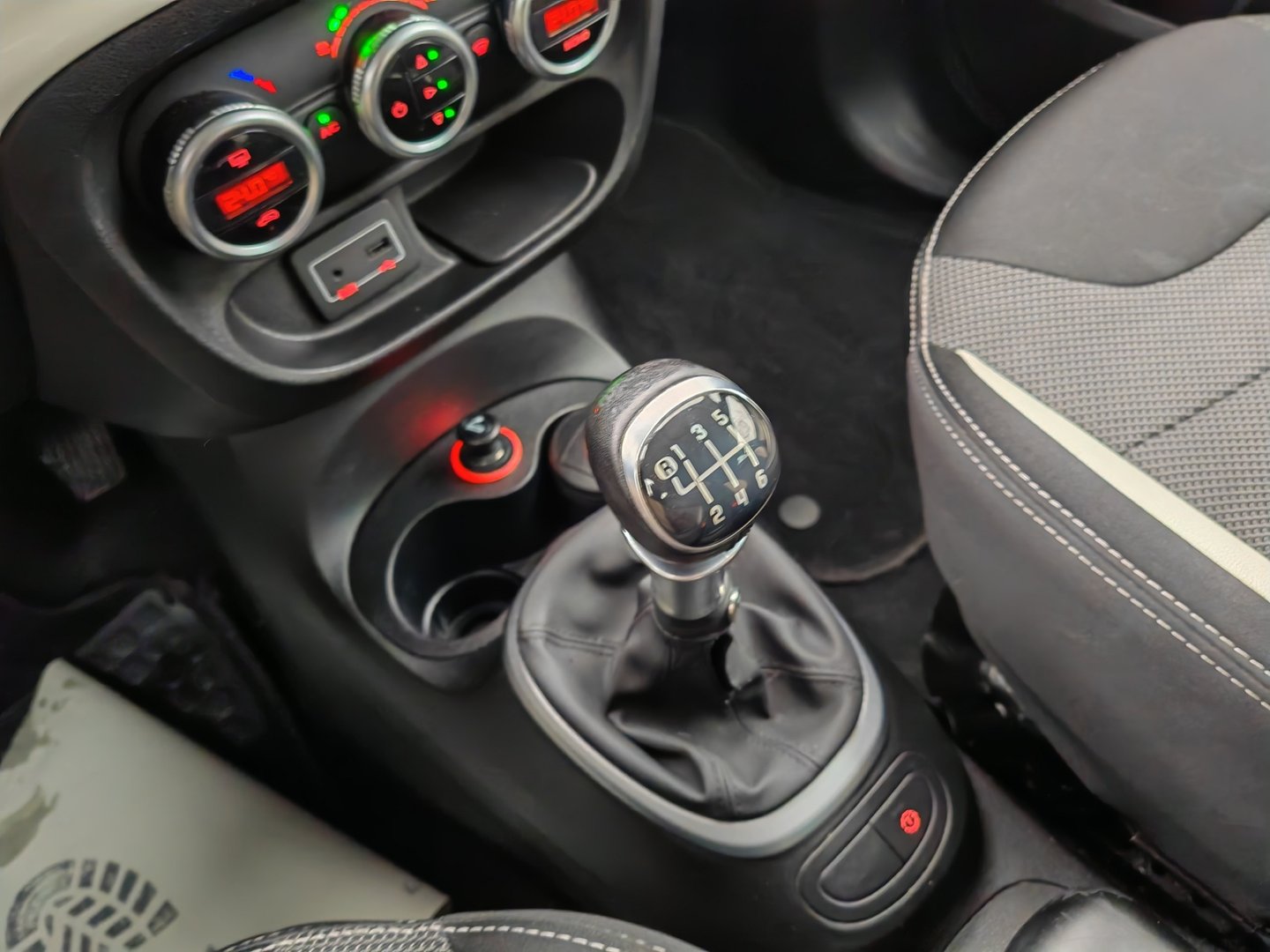 FIAT 500L 1.4 TB 16V Lounge – 120 ch – GPS tactile, jantes 17" [Expertisé + Garantie 12 mois]-image-11