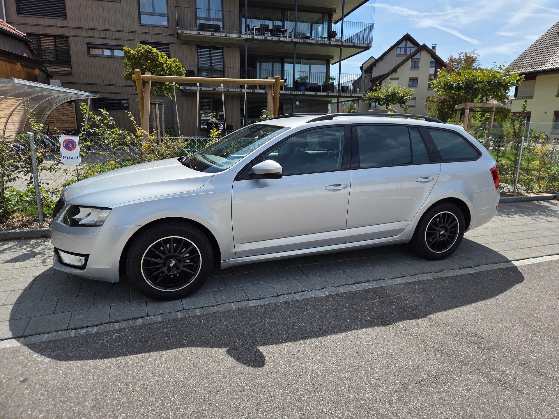 SKODA 1.6 TDI 110 Ambition-image-1