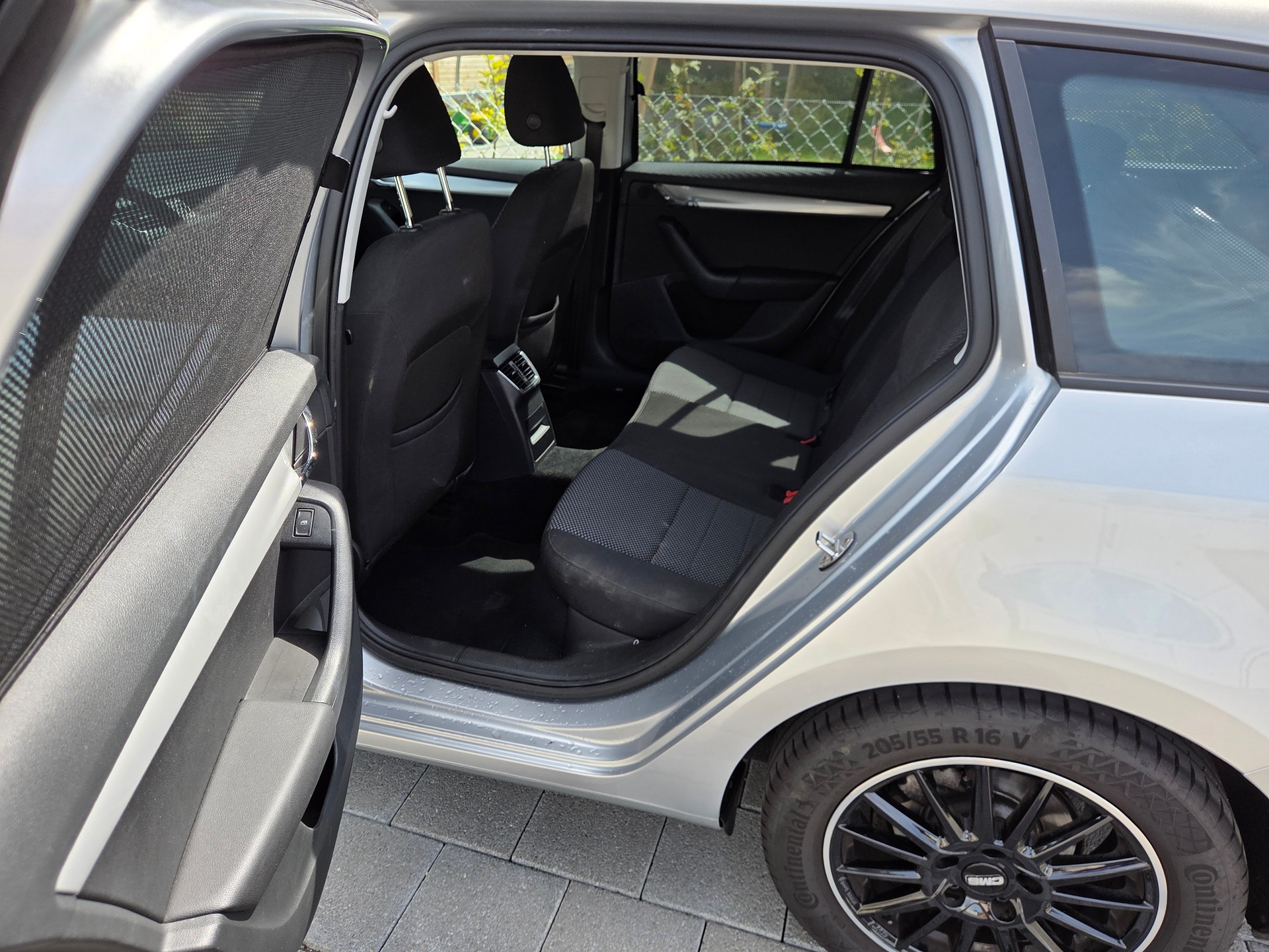 SKODA 1.6 TDI 110 Ambition-image-4
