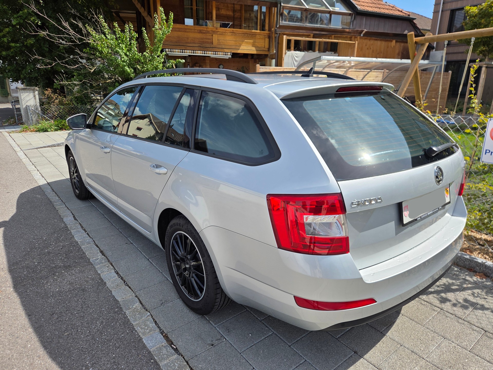 SKODA 1.6 TDI 110 Ambition-image-2