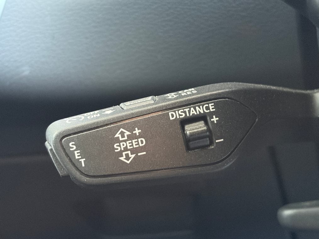 AUDI A6 Avant 40 TDi-image-4