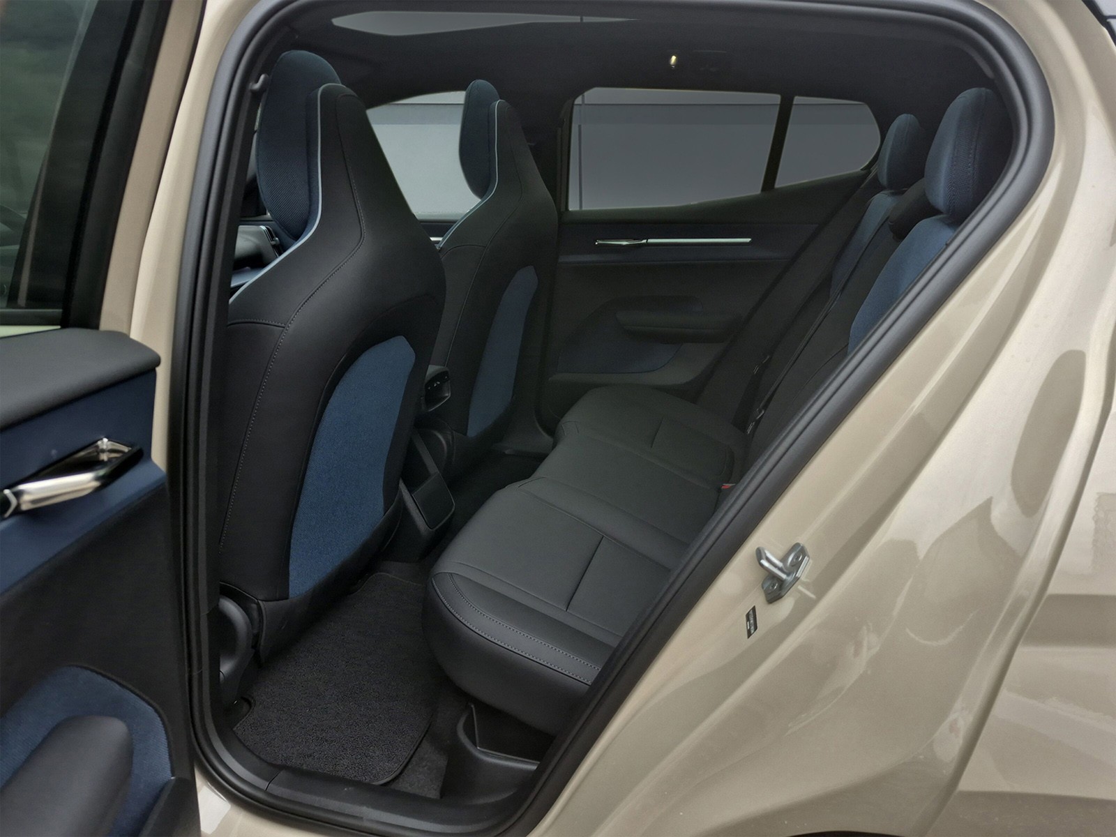 VOLVO EX 30 E60 Twin Ultra Performance AWD-image-14