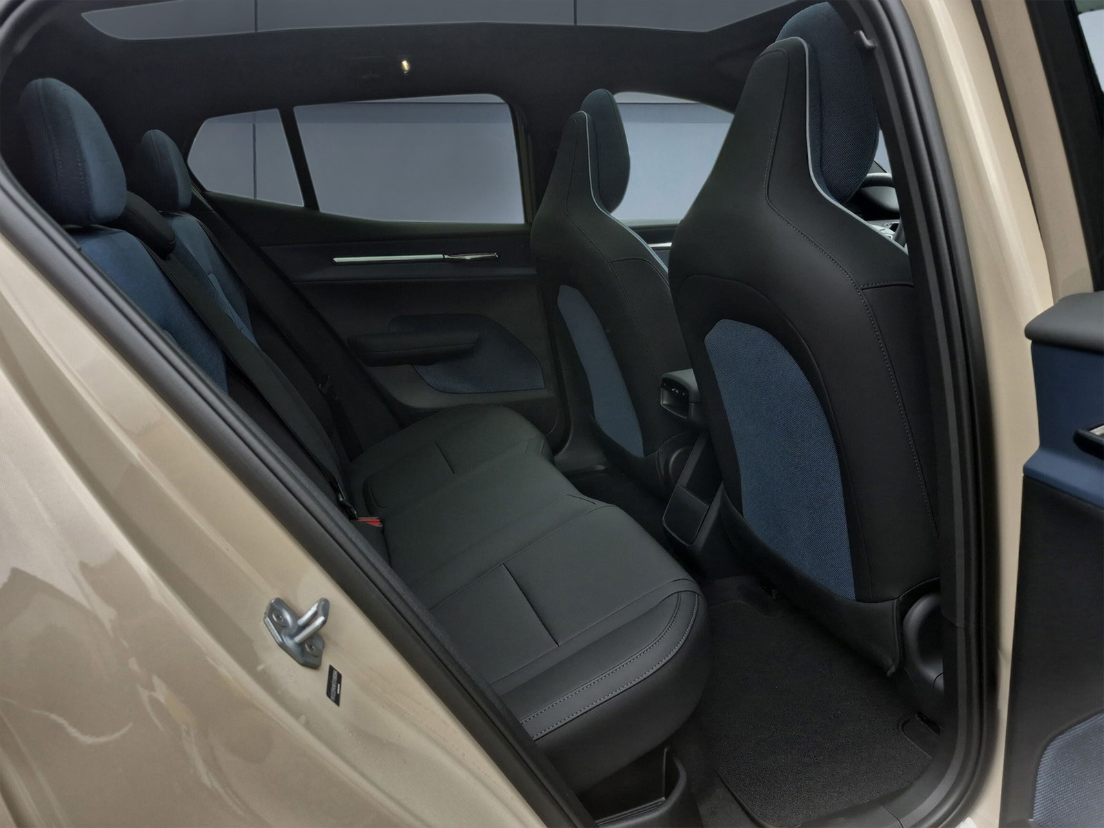VOLVO EX 30 E60 Twin Ultra Performance AWD-image-13
