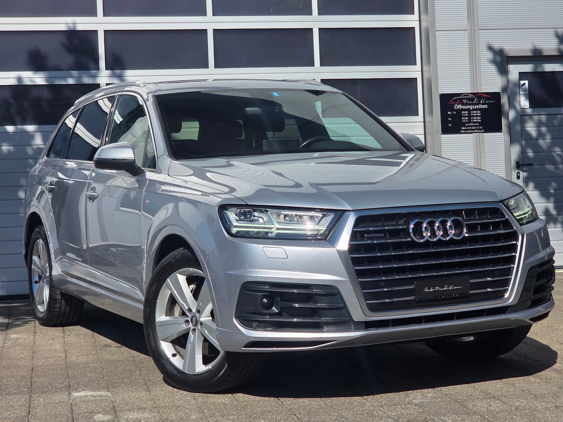 AUDI Q7 3.0 TDI quattro tiptronic // S-LINE INNEN + S-LINE AUSSEN| 7-PLÄTZER| PANORAMA| KEYLESS| MEMORY PAKET| SPURASSISTENT-image-0