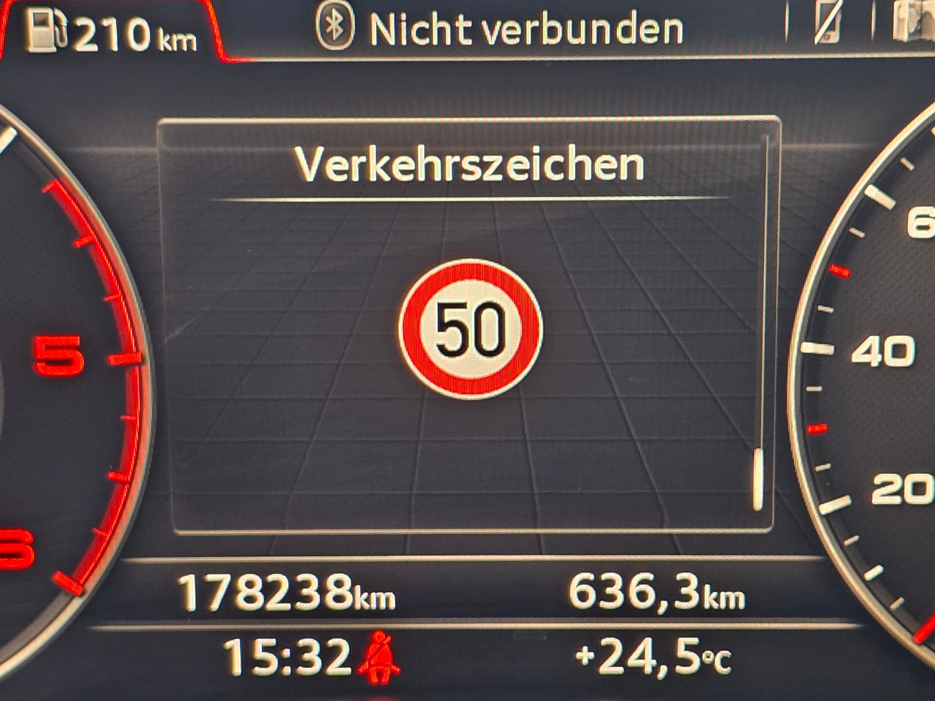 AUDI Q7 3.0 TDI quattro tiptronic // S-LINE INNEN + S-LINE AUSSEN| 7-PLÄTZER| PANORAMA| KEYLESS| MEMORY PAKET| SPURASSISTENT-image-16